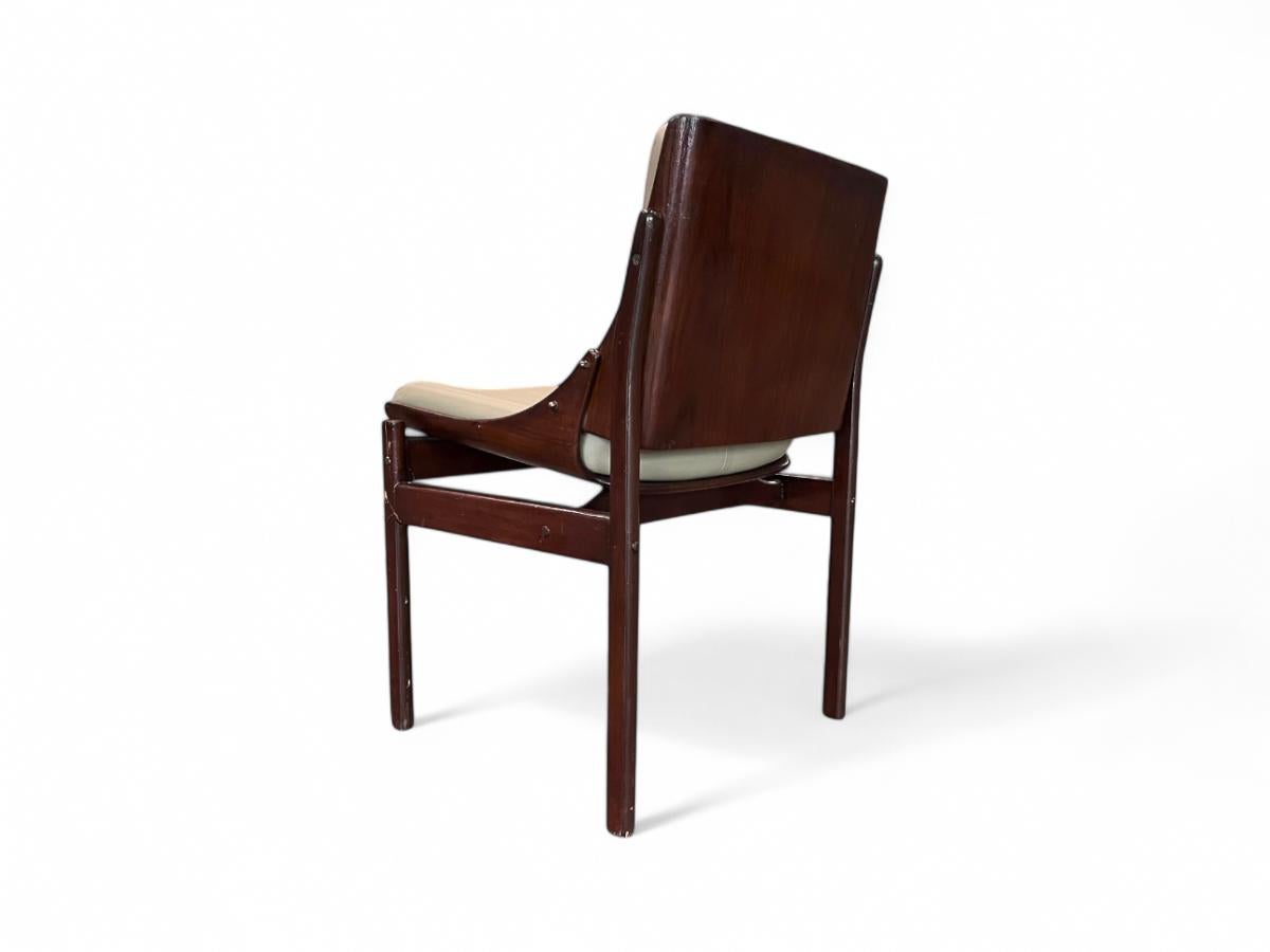 Cuir Ensemble moderne brésilien de cinq chaises en bois de feuillus et cuir, Jorge Zalszupin en vente