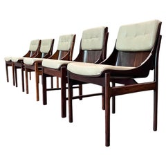 Conjunto Moderno Brasileño de Cinco Sillas de Madera y Cuero, Jorge Zalszupin