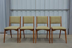 Ensemble moderne brésilien de quatre chaises en bois de caviuna par Carlo Hauner, Brésil