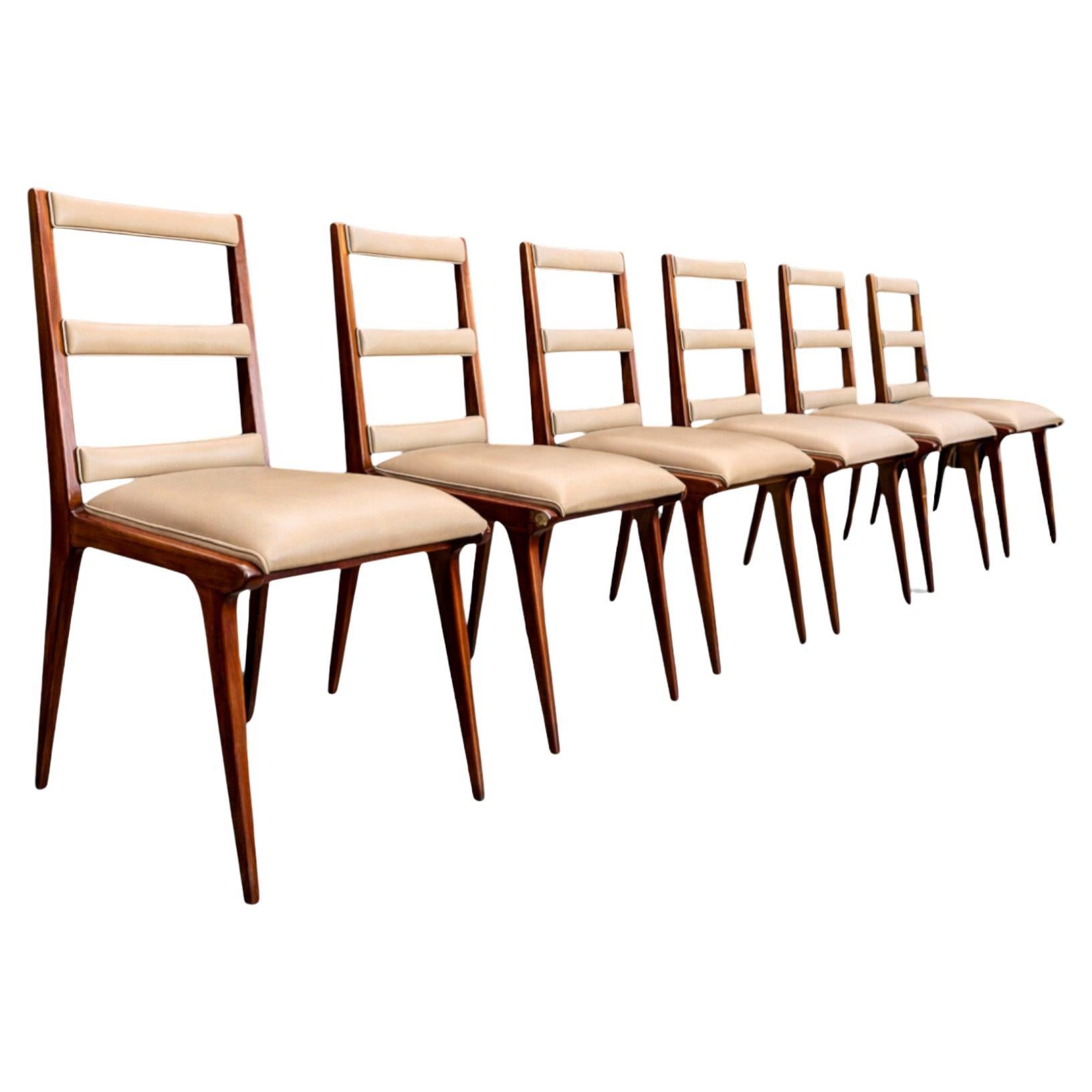 Ensemble de six chaises brésiliennes modernes en bois dur et cuir beige, C.C., Inconnu, vers 1950