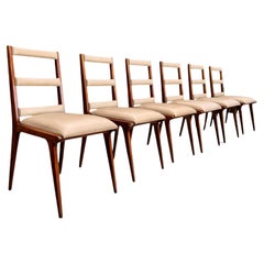 Ensemble de six chaises brésiliennes modernes en bois dur et cuir beige, C.C., Inconnu, vers 1950