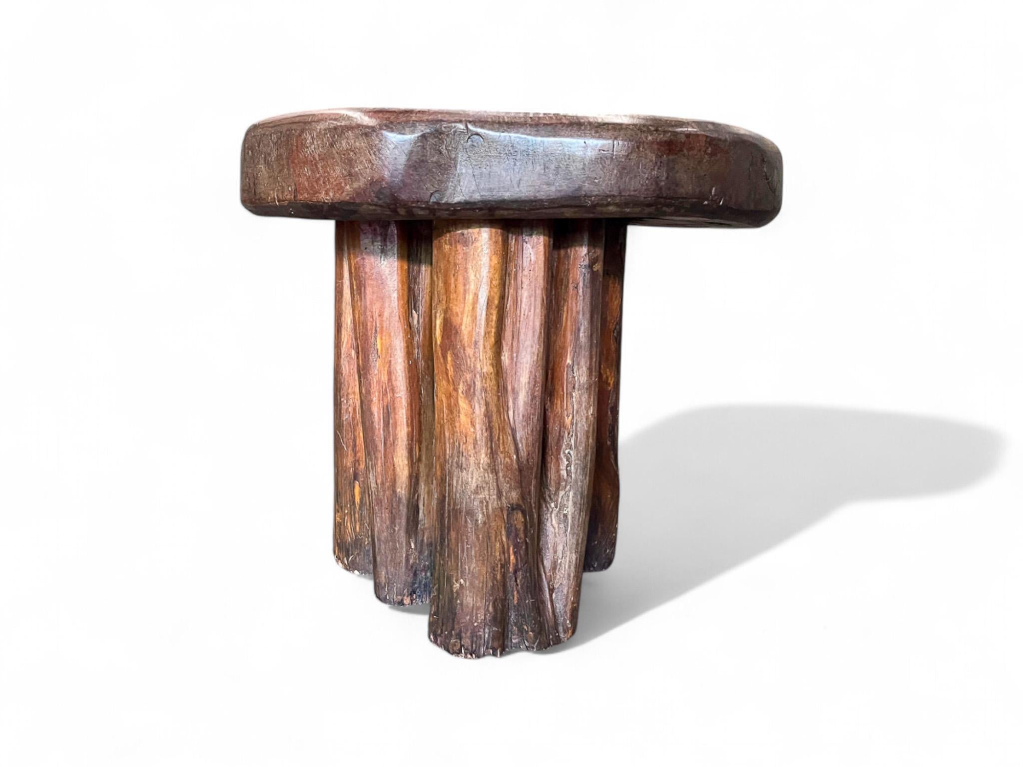 Ensemble moderne brésilien de six tabourets rustiques en bois de Pékin, 1970 en vente 3