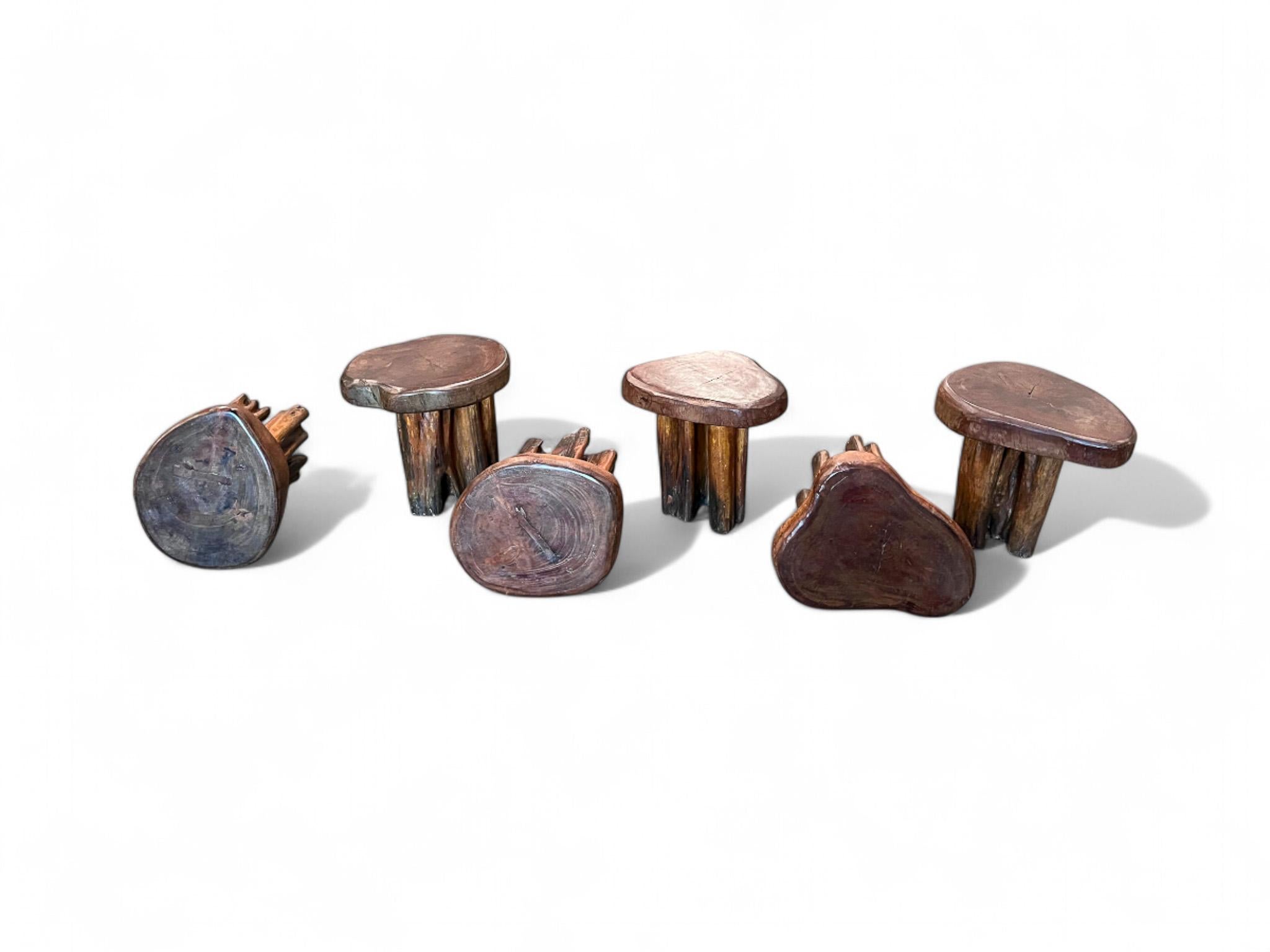 Travail du bois Ensemble moderne brésilien de six tabourets rustiques en bois de Pékin, 1970 en vente