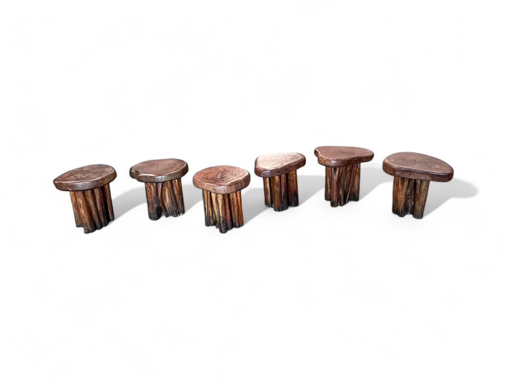 Ensemble de table et six tabourets rustiques brésiliens en bois de Pékin, 1970 en vente 7