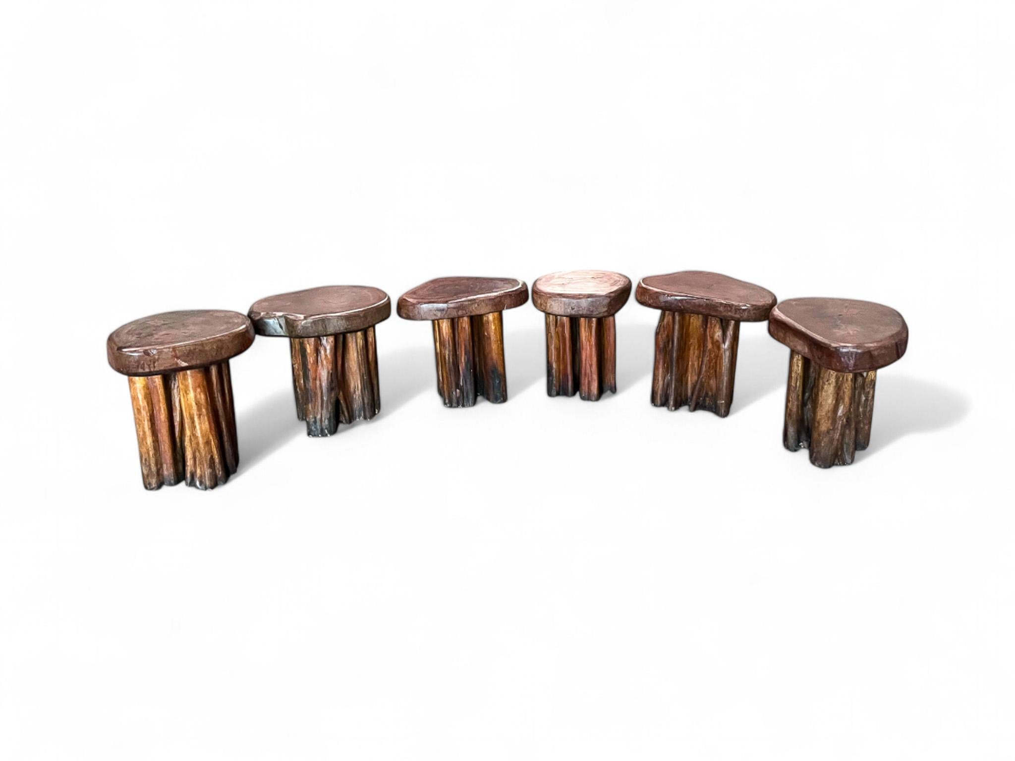 Ensemble de table et six tabourets rustiques brésiliens en bois de Pékin, 1970 en vente 8