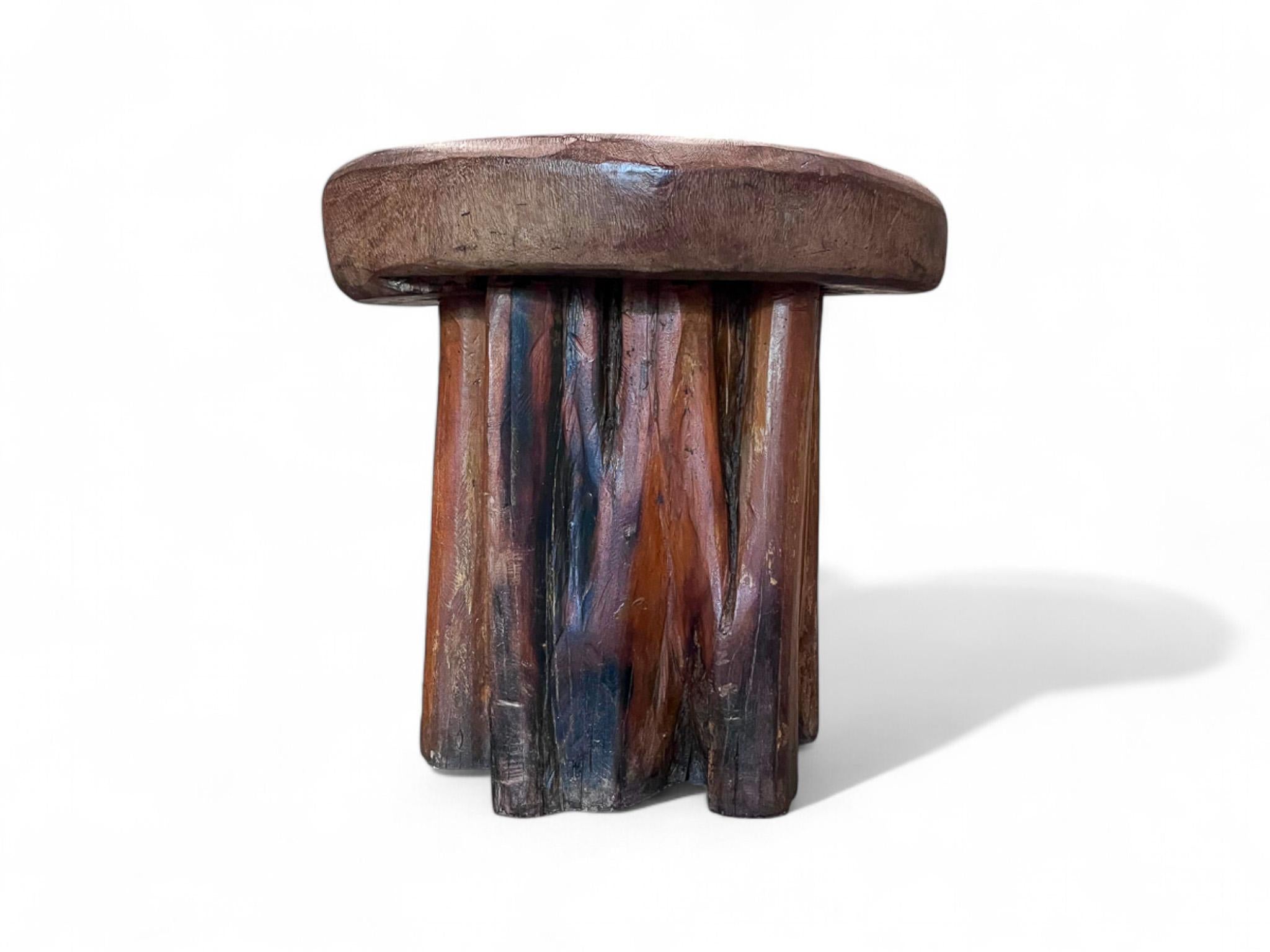 Ensemble de table et six tabourets rustiques brésiliens en bois de Pékin, 1970 en vente 9