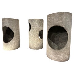Ensemble moderne brésilien de trois tabourets en fibre de ciment, c. 1960s