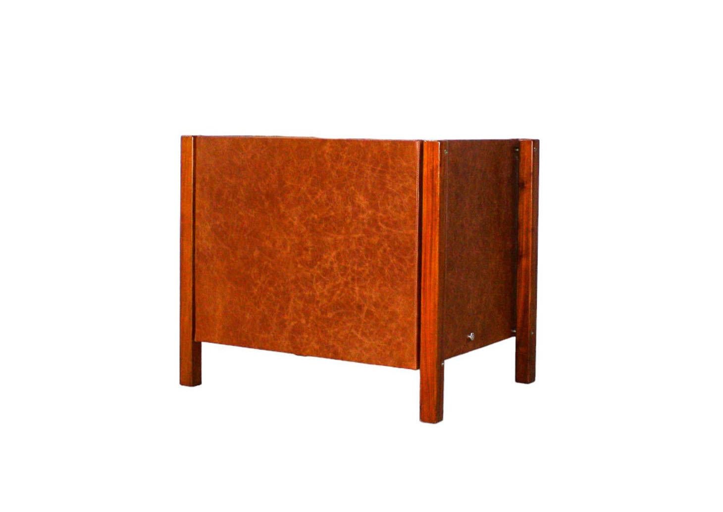 Mid-Century moderno Mobile laterale moderno brasiliano con cassetto in legno duro di Jorge Zalszupin, 1960 in vendita