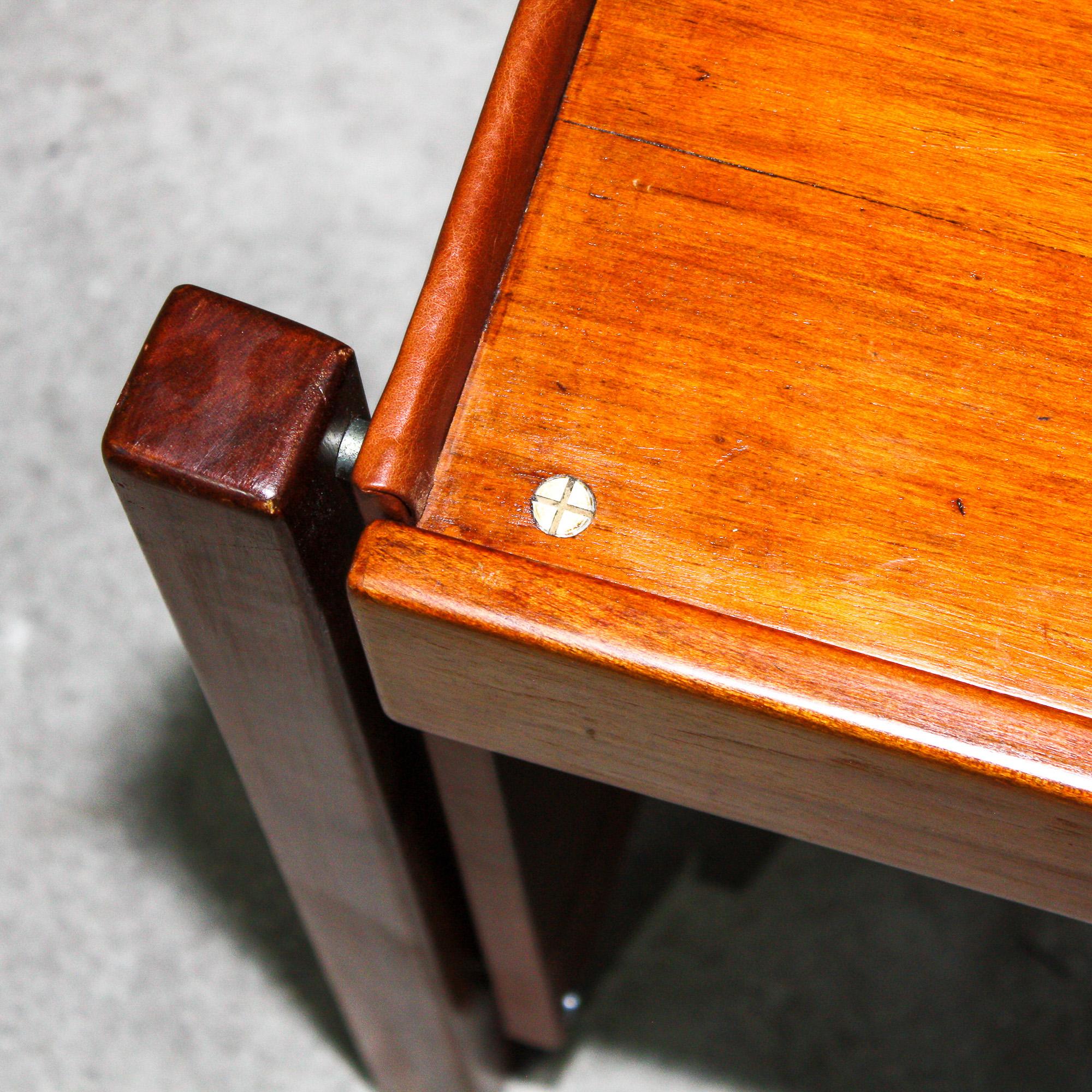 Legno massiccio Mobile laterale moderno brasiliano con cassetto in legno duro di Jorge Zalszupin, 1960 in vendita