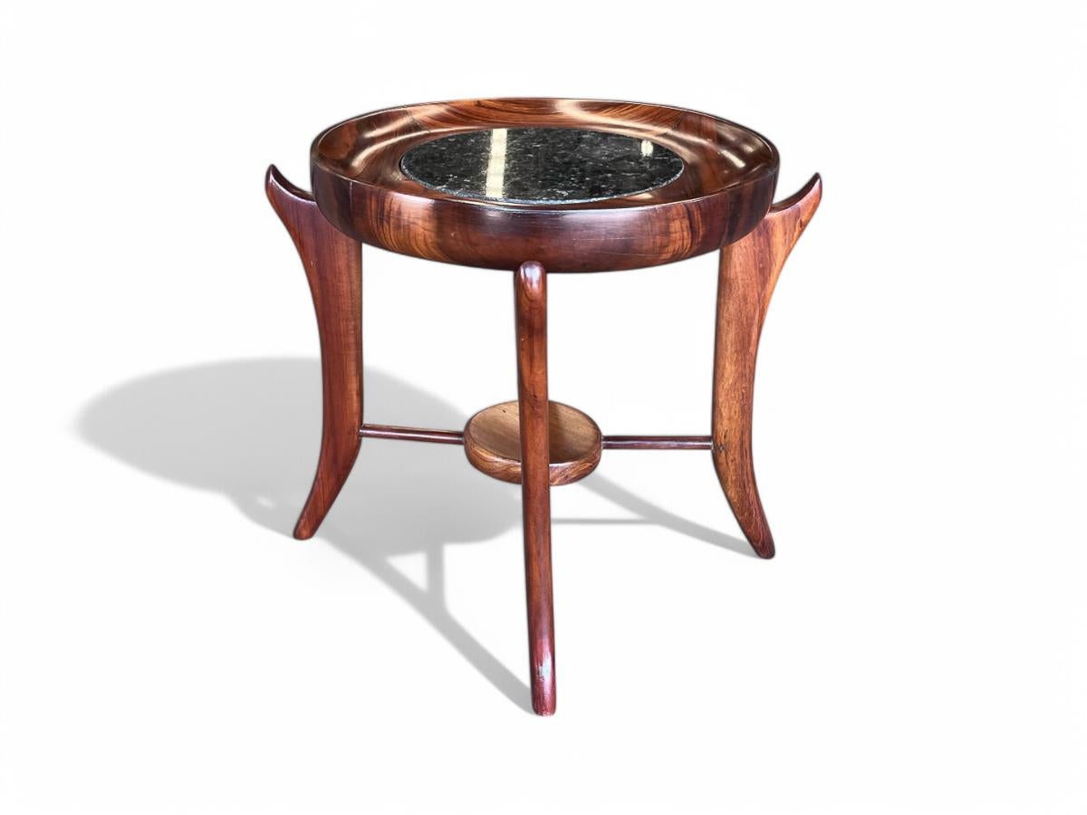 Mid-Century Modern Table d'appoint moderne brésilienne en bois dur et granit noir, Giuseppe Scapinelli en vente
