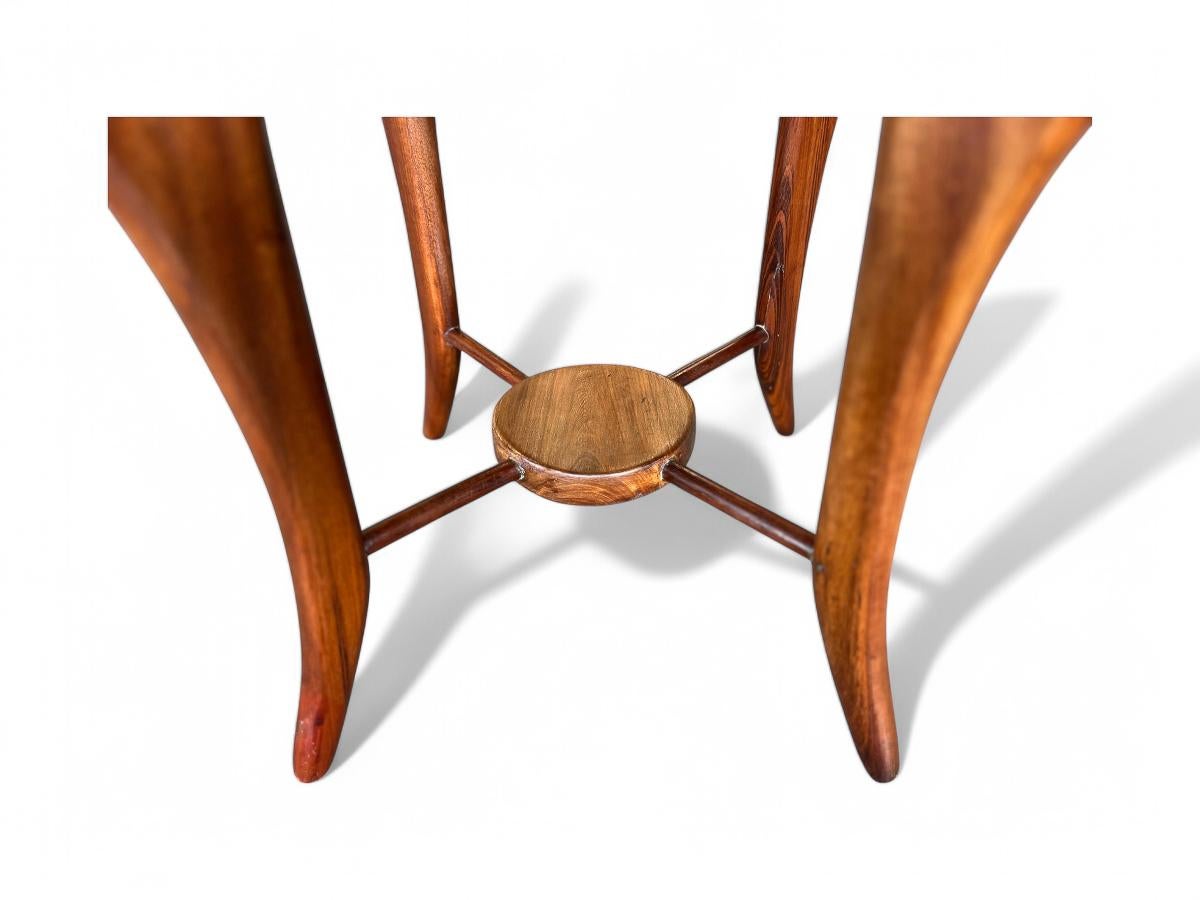Milieu du XXe siècle Table d'appoint moderne brésilienne en bois dur et granit noir, Giuseppe Scapinelli en vente