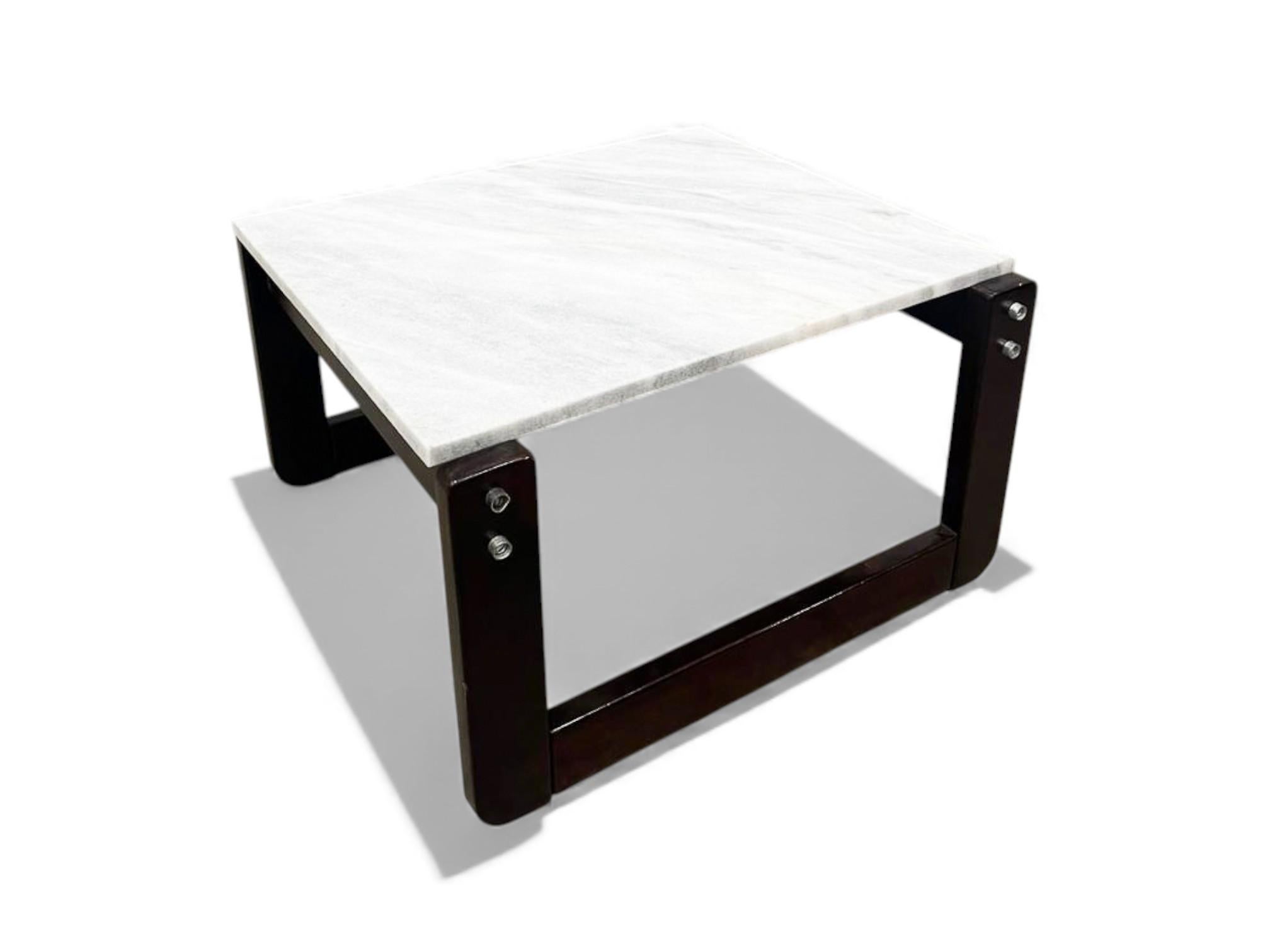 Table d'appoint moderne brésilienne en bois dur et marbre, Percival Lafer, années 1970 en vente 1