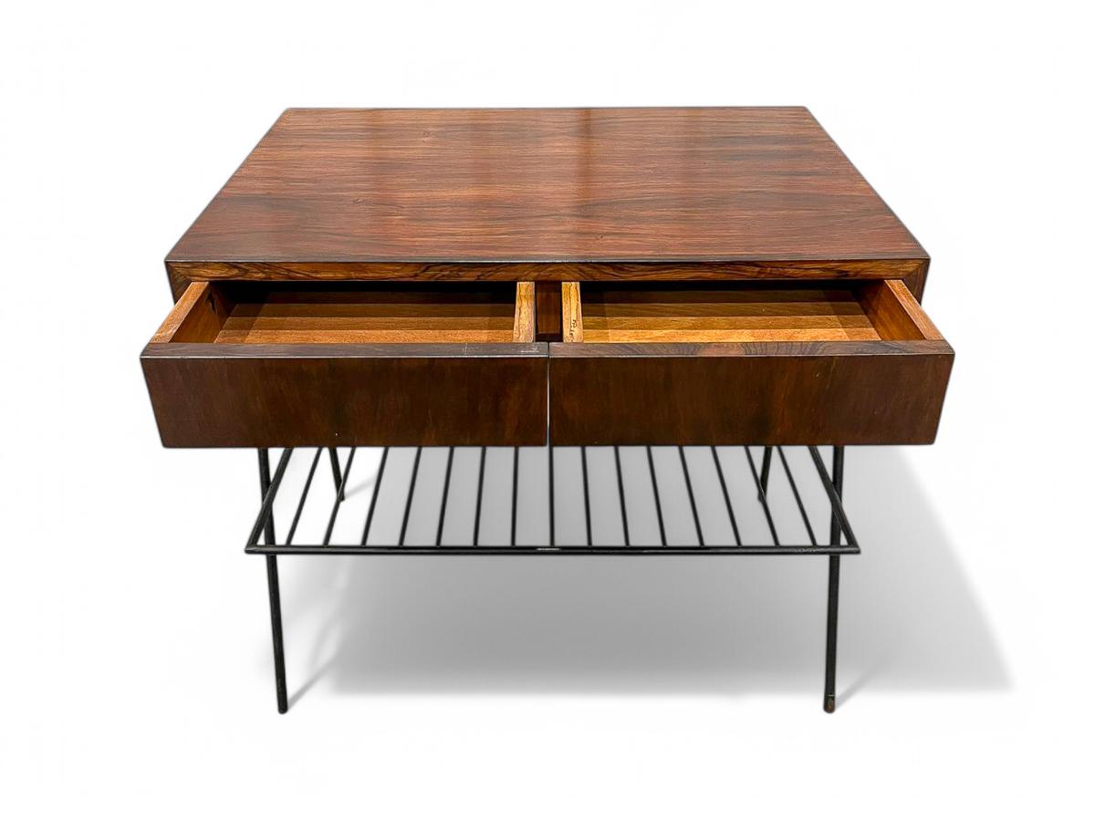 Mid-Century Modern Table d'appoint moderne brésilienne en bois dur et métal, Unknown, c. 1950 en vente