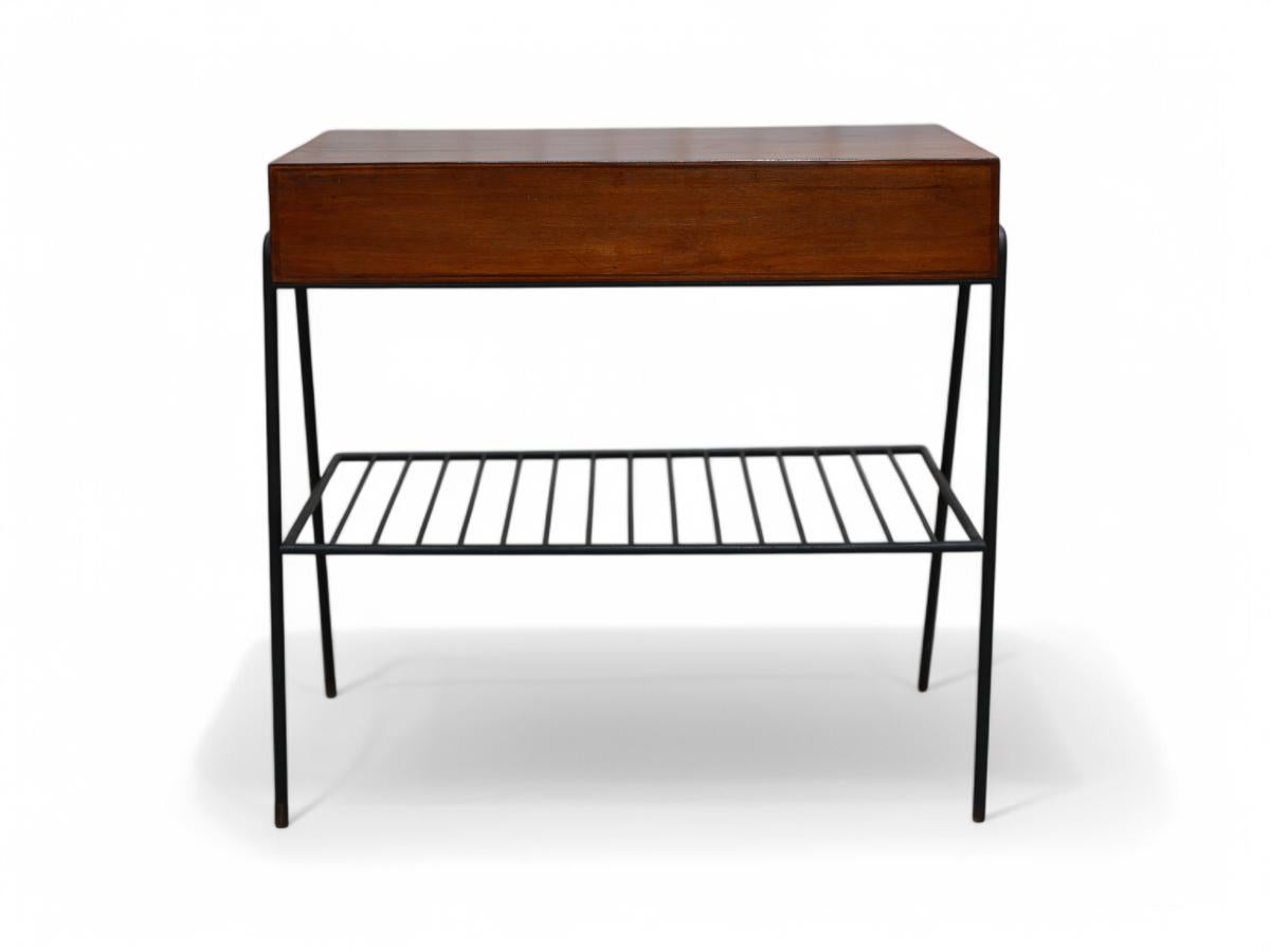 Table d'appoint moderne brésilienne en bois dur et métal, Unknown, c. 1950 Bon état - En vente à New York, NY