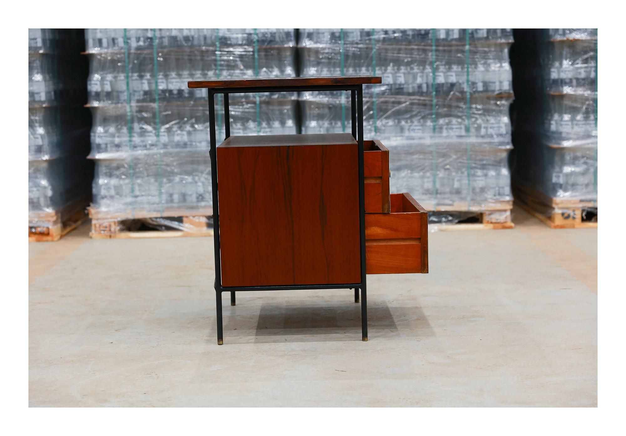 Brasilianischer moderner Beistelltisch aus Metall, Hartholz und Formica, Geraldo de Barros, 1950 (Metallarbeit) im Angebot