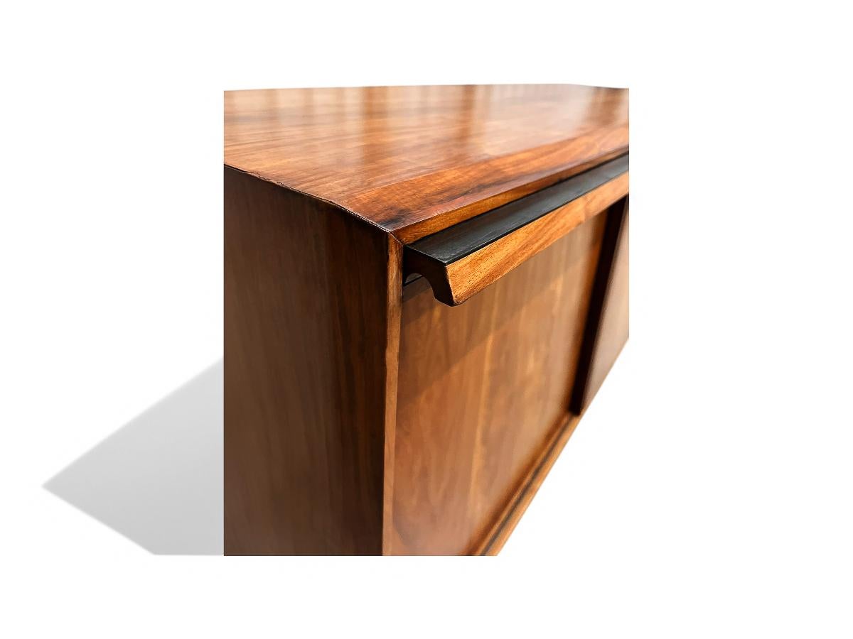 Brazilian Modern Sideboard in Caviuna Wood by Carlo Hauner & Martin Eisler, 1950 For Sale 3