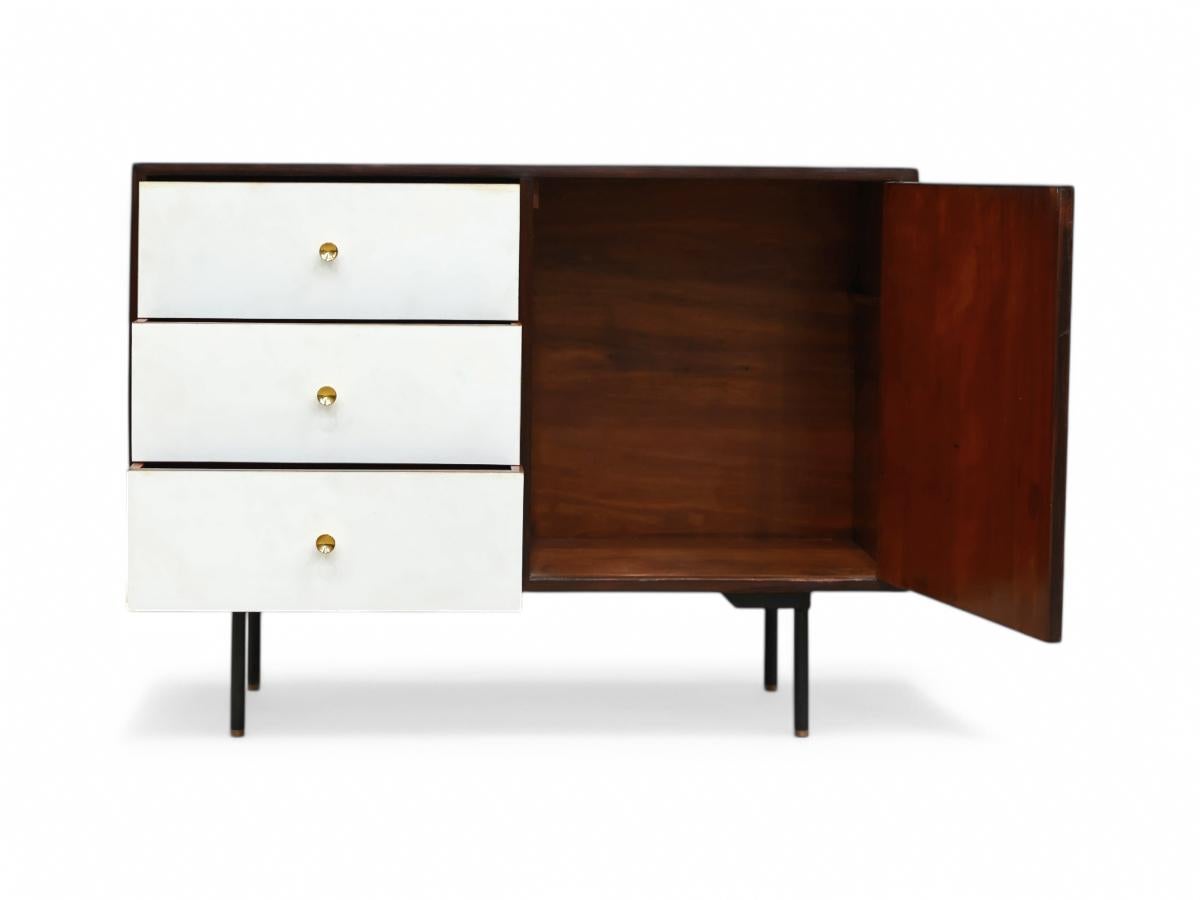 Modernes brasilianisches Sideboard aus Hartholz und Metall von Geraldo de Barros, Brasilien (Moderne der Mitte des Jahrhunderts) im Angebot