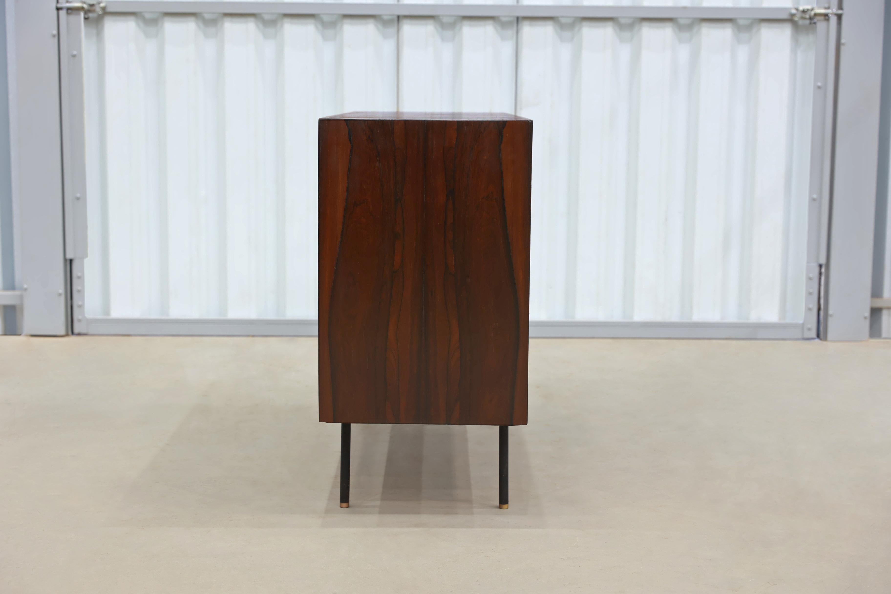 Brazilian Modern Sideboard in Hardwood and Metal by Geraldo de Barros, Brazil In Good Condition For Sale In New York, NY