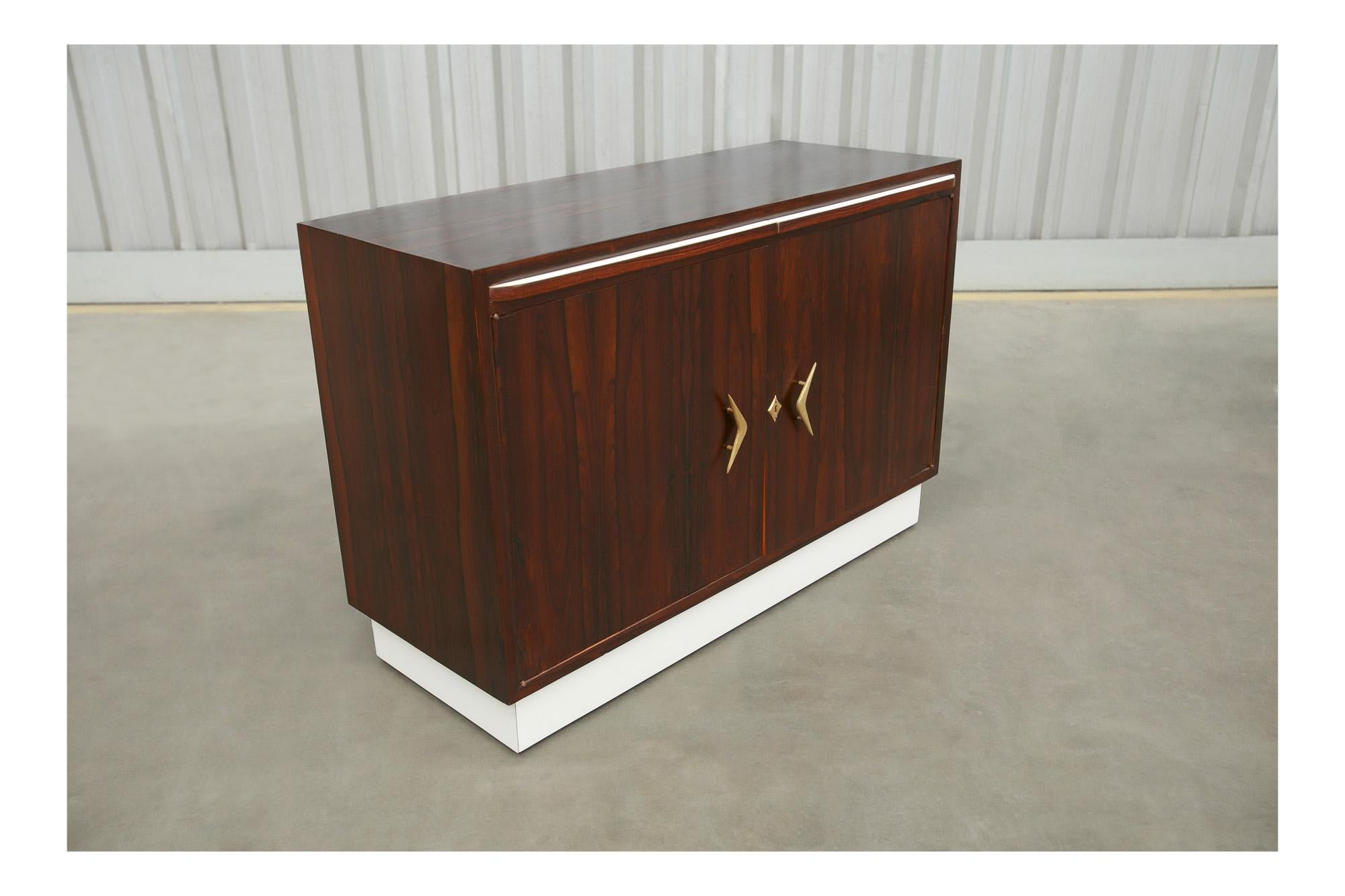 Brésilien Buffet moderne brésilien en bois dur par Ando & Cia, Brésil, années 1960 en vente