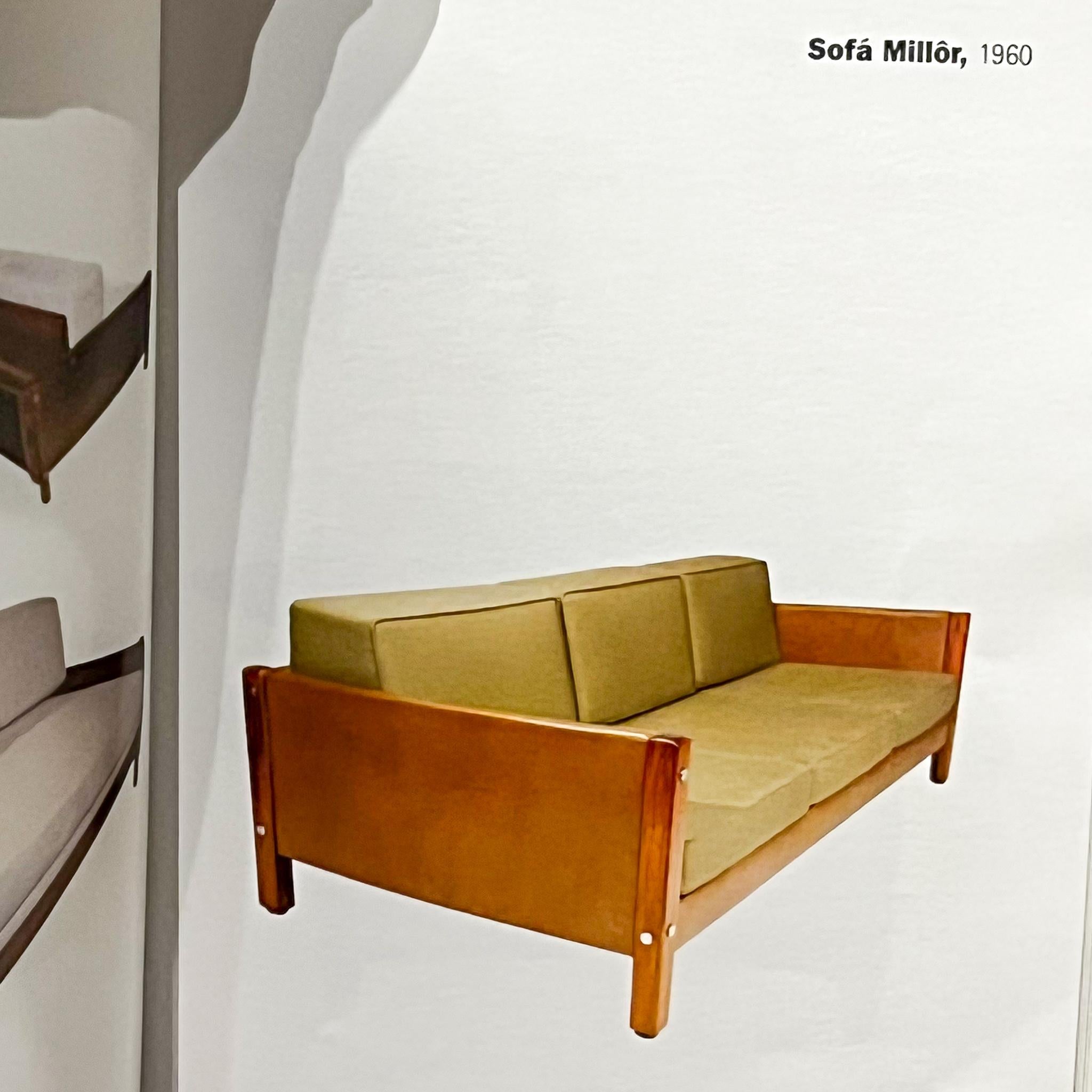 Modernes brasilianisches Sofa aus beigem Leder und grauem Stoff von Sergio Rodrigues, Brasilien im Angebot 4