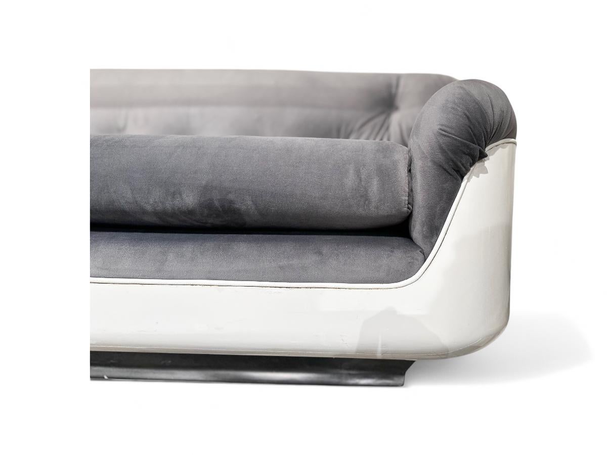 Late 20th Century Brazilian Modern Sofa in Grey Velvet & Fiber by Jorge Zalszupin, 1973, Brazil For Sale