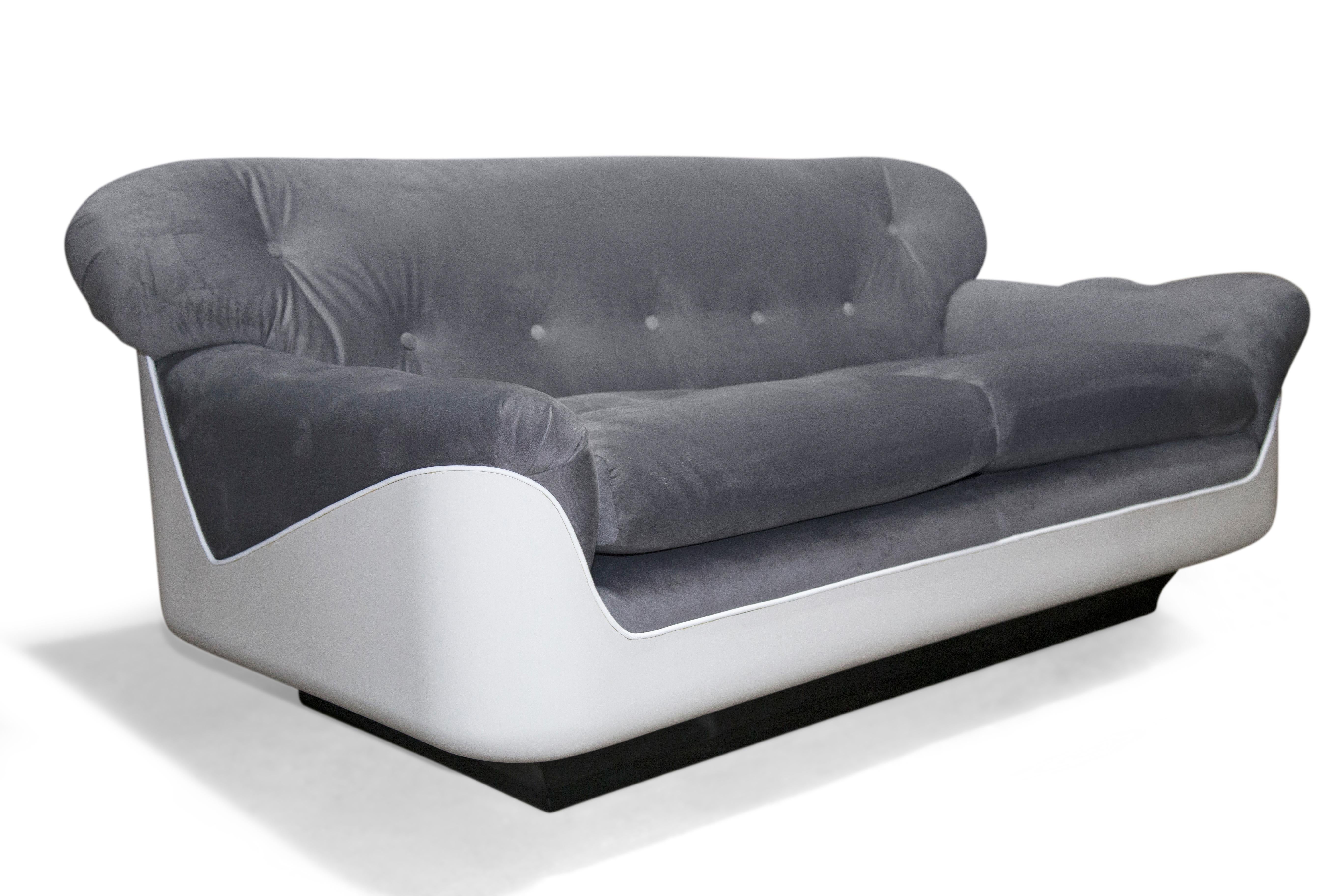 Brazilian Modern Sofa in Grey Velvet & Fiber by Jorge Zalszupin, 1973, Brazil For Sale