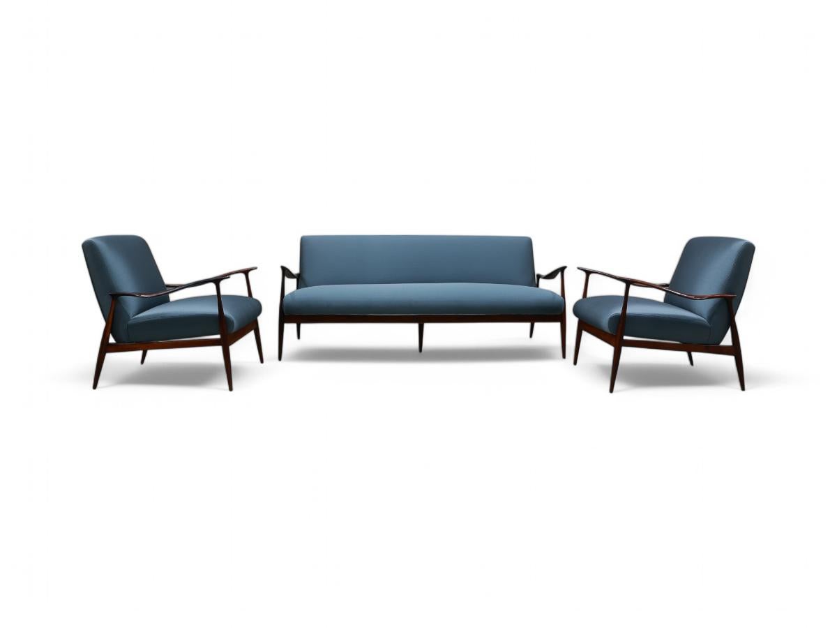 Tissu Canapé moderne brésilien en bois dur et tissu bleu de Giuseppe Scapinelli, 1950 en vente