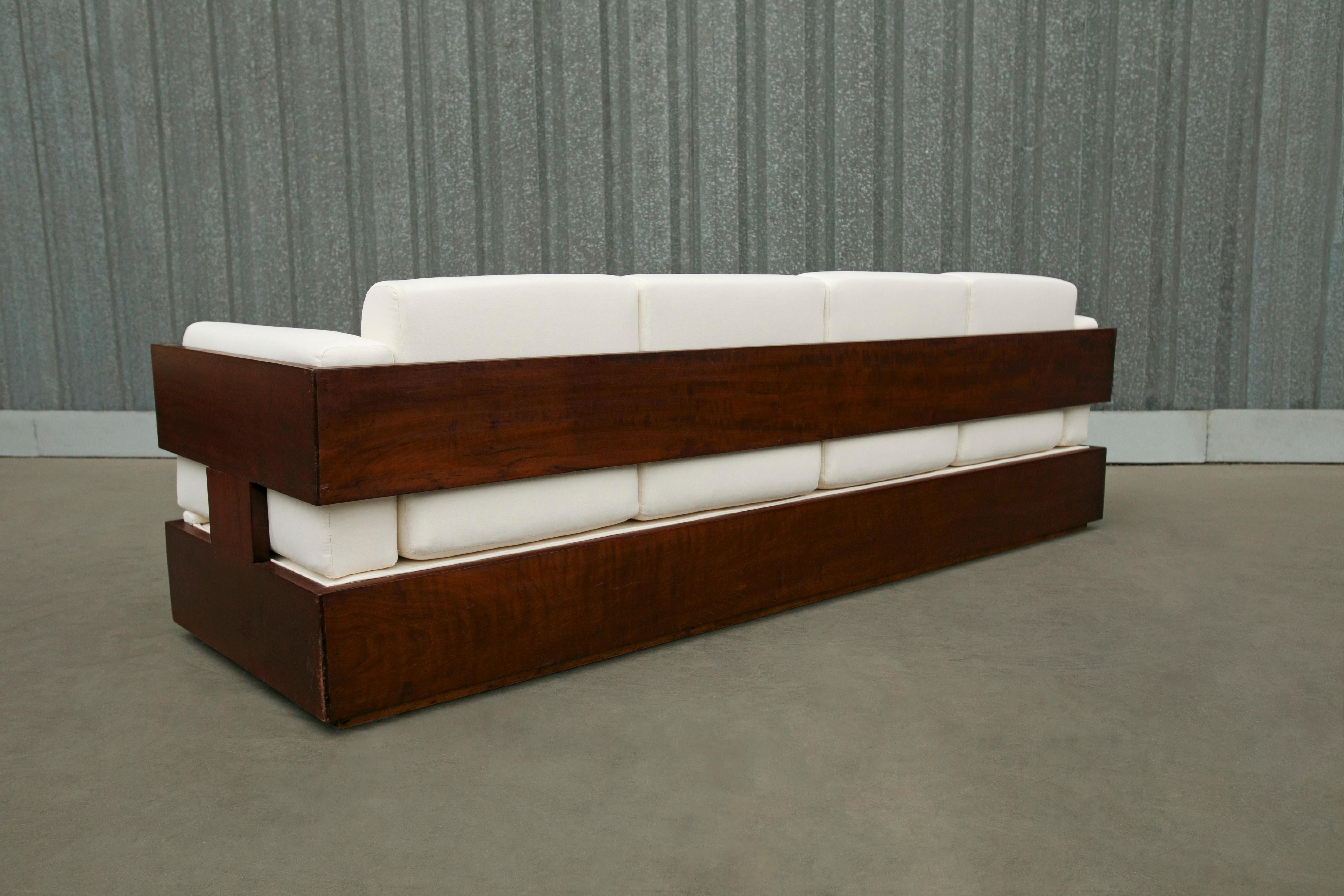 Hand-Carved Brazilian Modern Sofa in Hardwood and White Linen by Celina, Brazil, c. 1960 For Sale