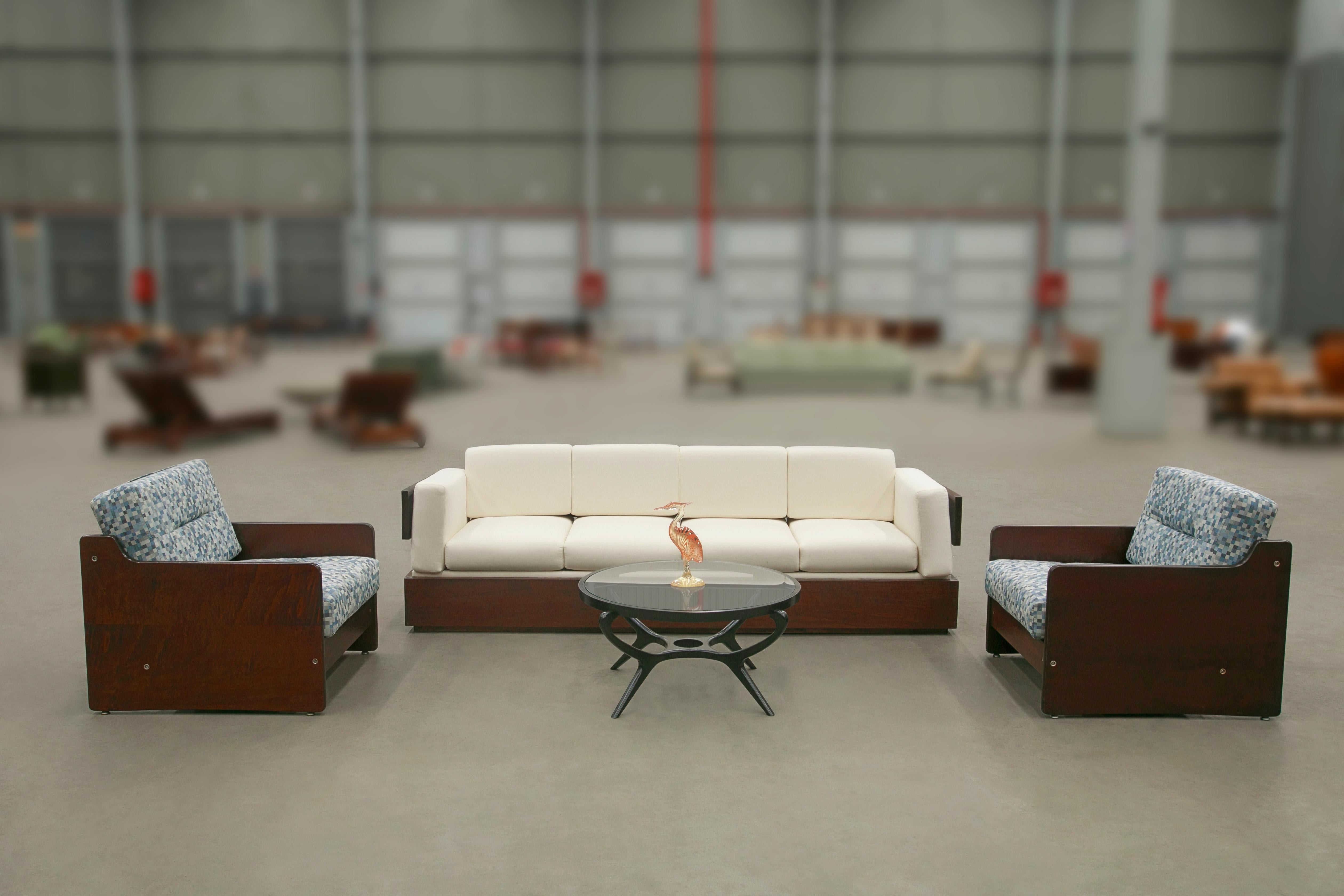 Fabric Brazilian Modern Sofa in Hardwood and White Linen by Celina, Brazil, c. 1960 For Sale