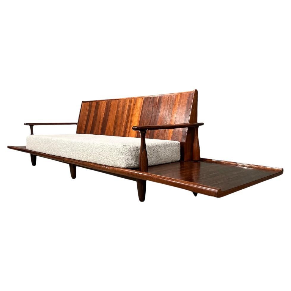 Sofá Moderno Brasileño en Madera Dura y Boucle del Liceo de Artes, c. 1960