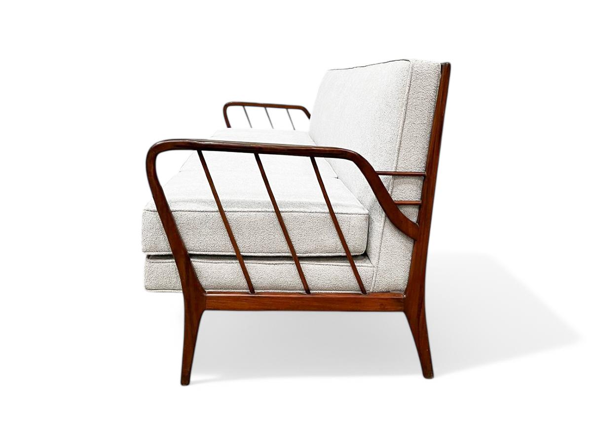 Brazilian Modern Sofa in Hardwood & Boucle, Rino Levi , 1960s, Brazil In Good Condition For Sale In New York, NY