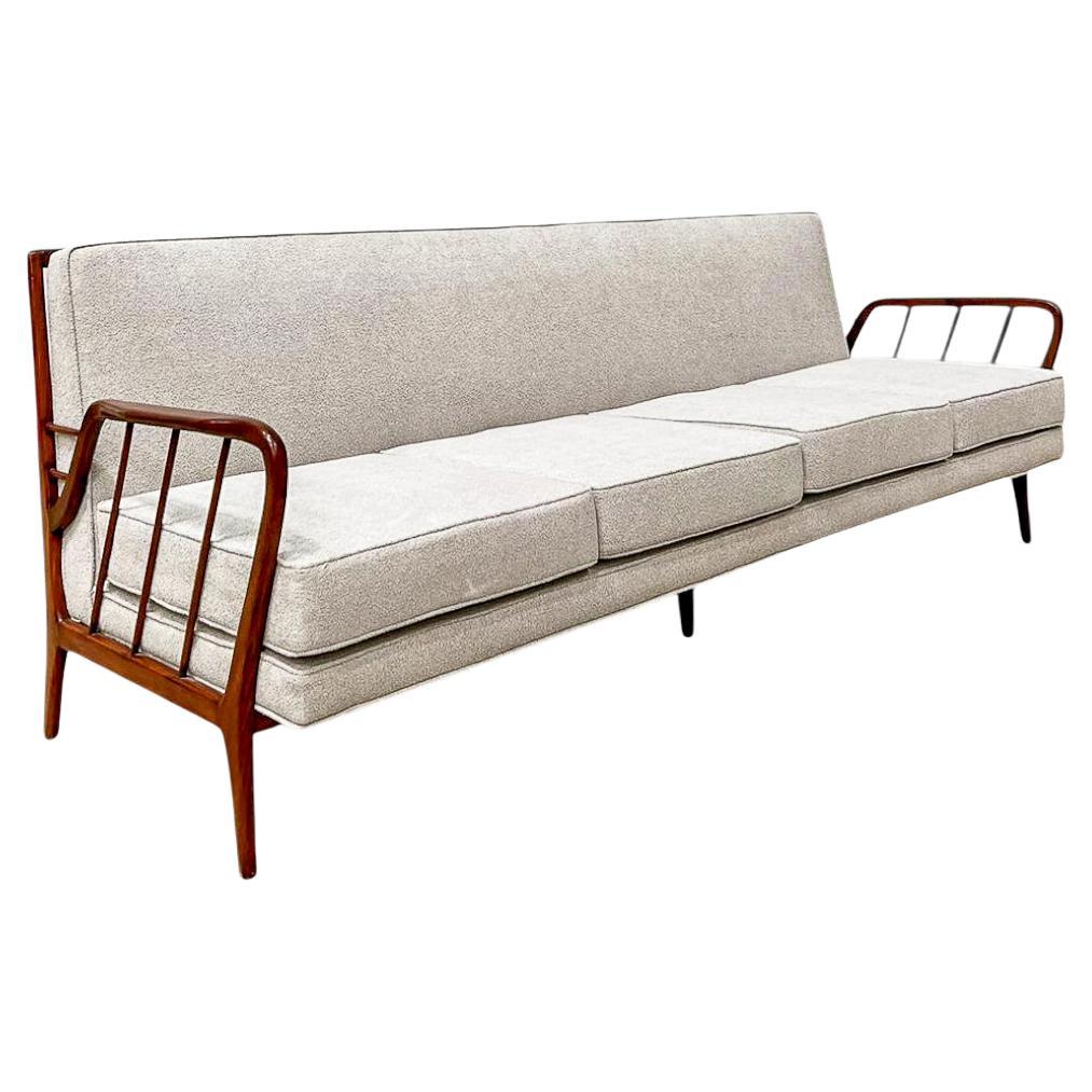 Brasilianisches modernes Sofa aus Hartholz und Boucle, Rino Levi, 1960er Jahre, Brasilien