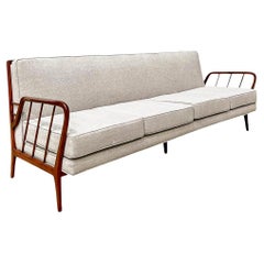 Brasilianisches modernes Sofa aus Hartholz und Boucle, Rino Levi, 1960er Jahre, Brasilien