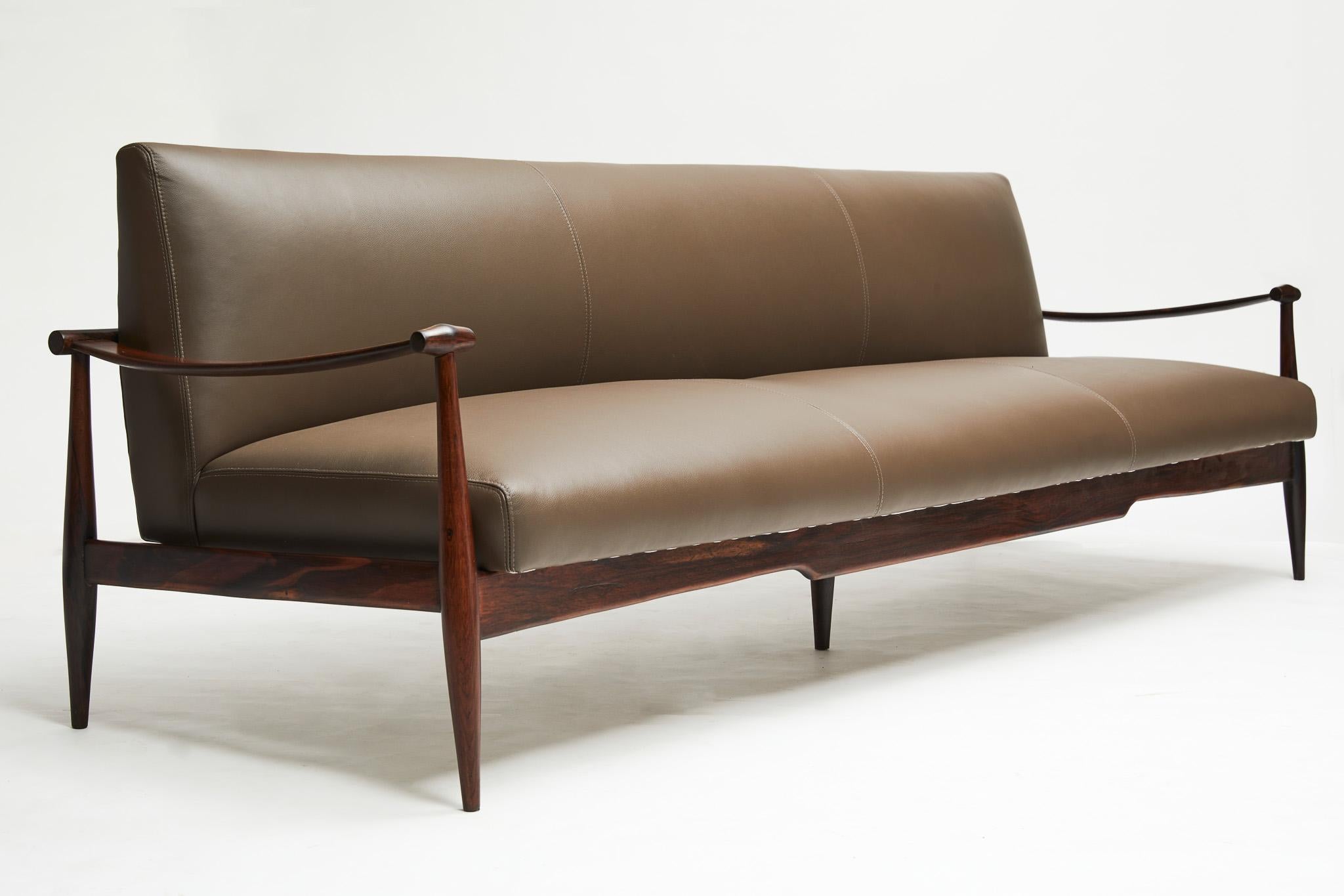 Brazilian Modern Sofa in Hardwood & Brown Leather by Liceu De Artes 1960 In Good Condition For Sale In New York, NY