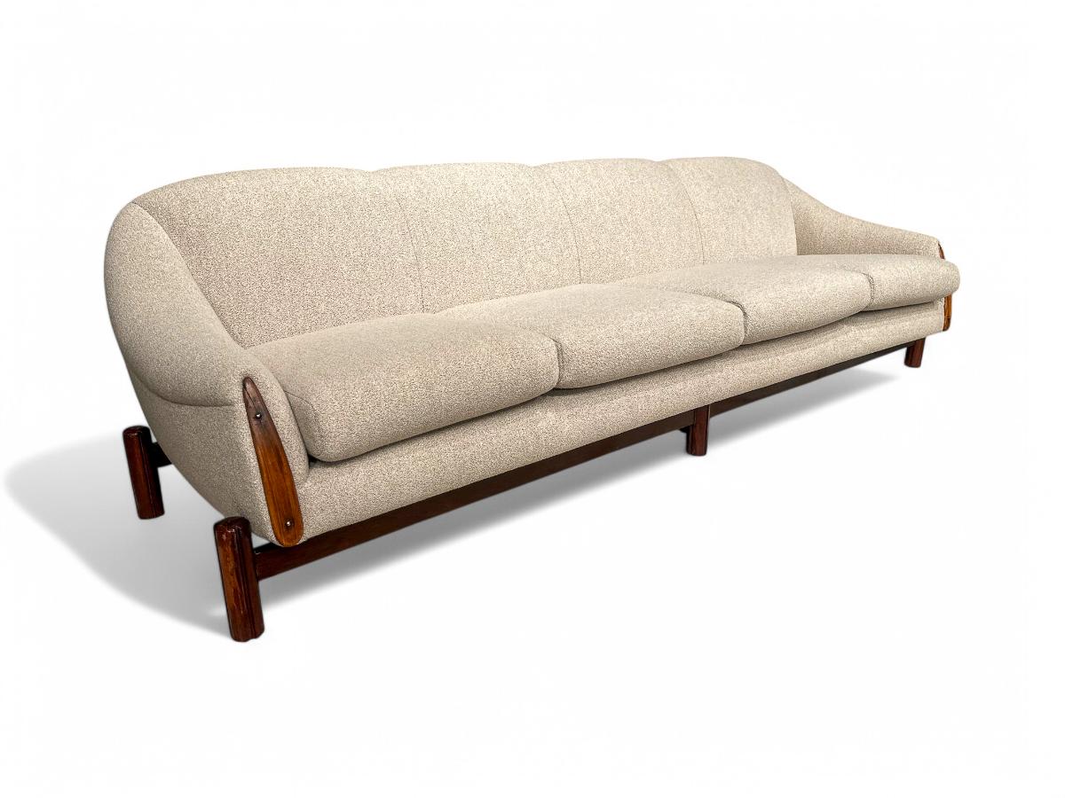 Brazilian Modern Sofa in Hardwood, Camel Boucle, Cimo, 1960ss 4