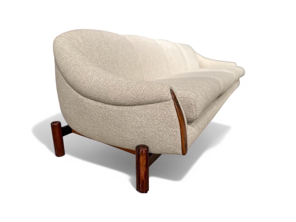 Brazilian Modern Sofa in Hardwood, Camel Boucle, Cimo, 1960ss 6