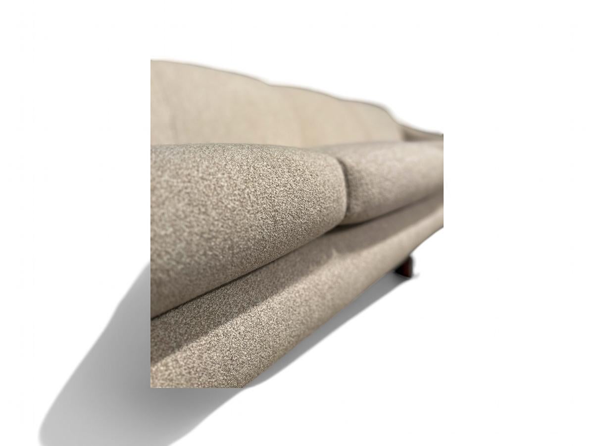 Available today, this Brazilian Modern sofa by Cimo made in the 1960s is simply fantastic!

This spectacular sofa comfortably seats four people and features a Brazilian rosewood (jacaranda) base with five legs. The structure and the loose cushions