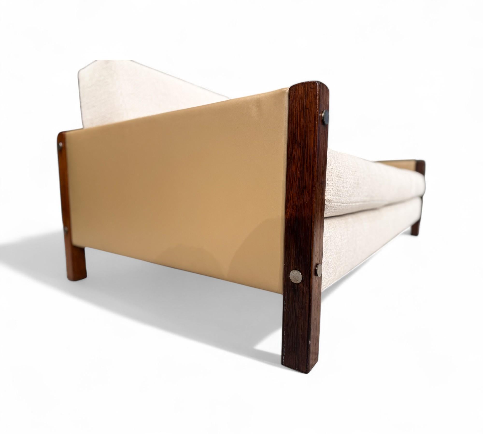 Brazilian Modern Sofa in Hardwood, Leather & Fabric, Sergio Rodrigues, 1960s For Sale 6