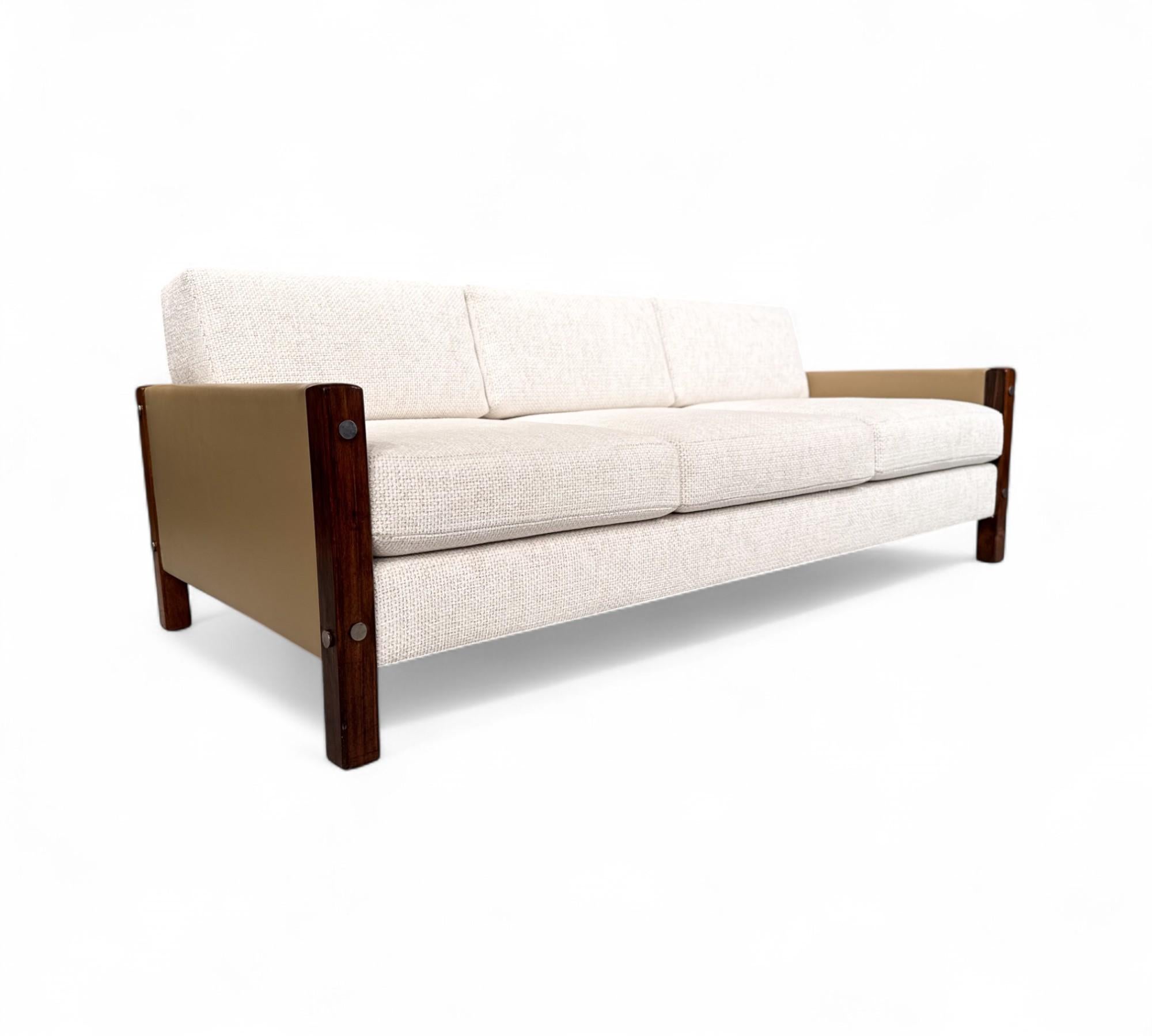 Mid-Century Modern Brazilian Modern Sofa in Hardwood, Leather & Fabric, Sergio Rodrigues, 1960s For Sale