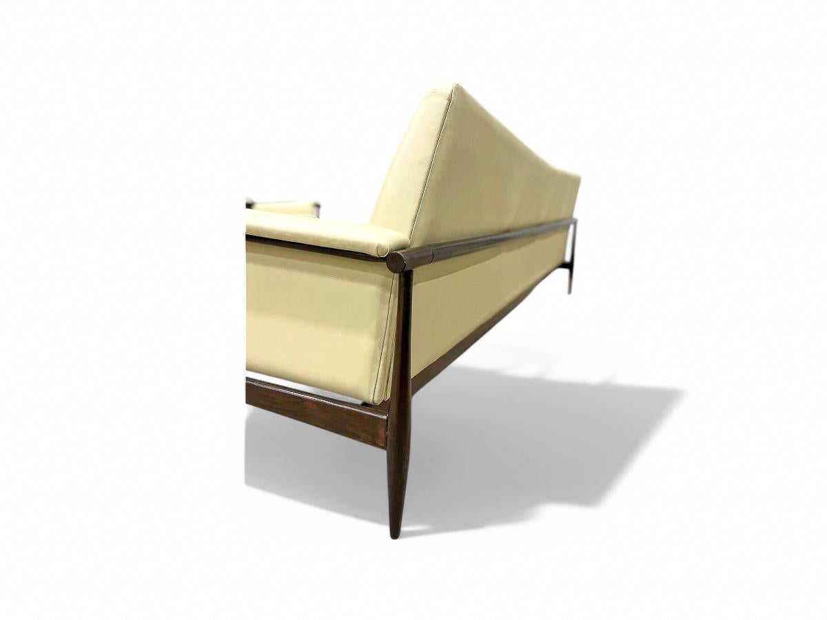 Canapé moderne brésilien en bois dur et cuir,  Liceu de Artes e Oficios des années 1960 en vente 1
