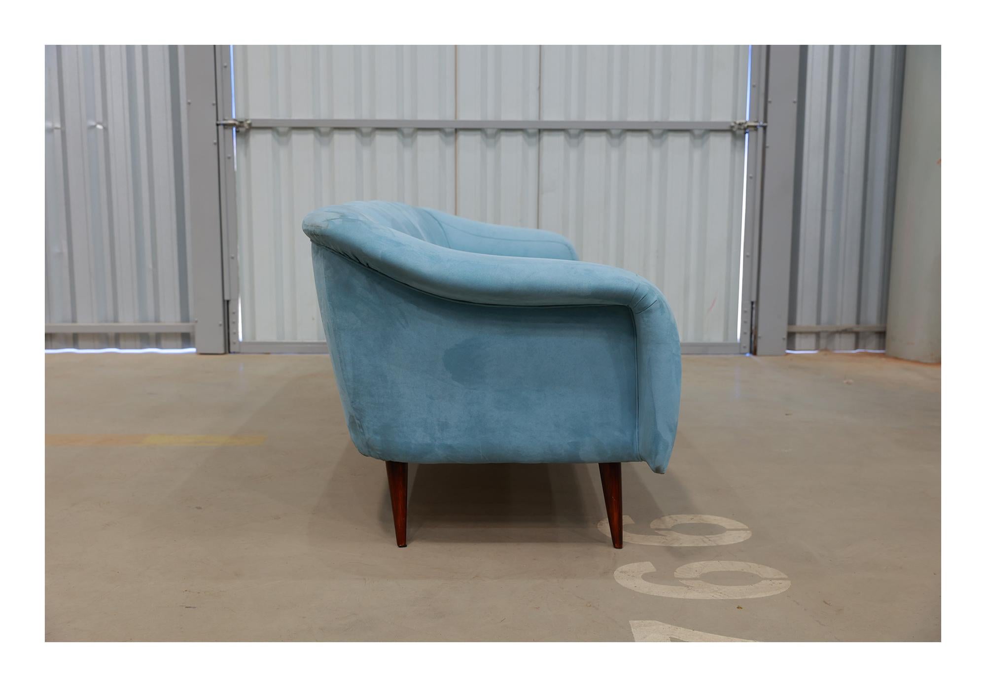 Mid-Century Modern Brazilian Modern Sofa in Hardwood & Light Blue Fabric, Joaquim Tenreiro, c. 1960 For Sale