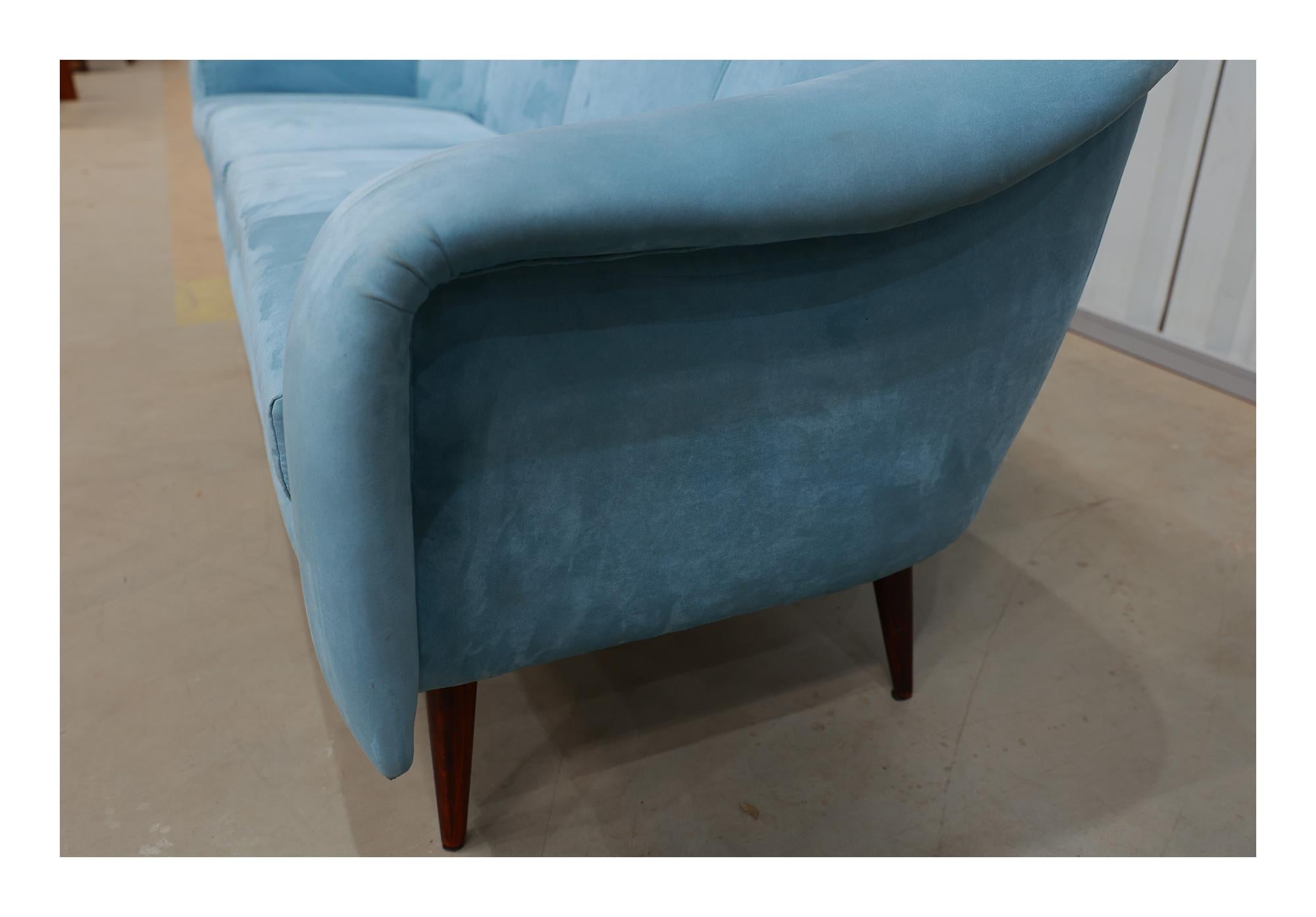 Brazilian Modern Sofa in Hardwood & Light Blue Fabric, Joaquim Tenreiro, c. 1960 For Sale 2