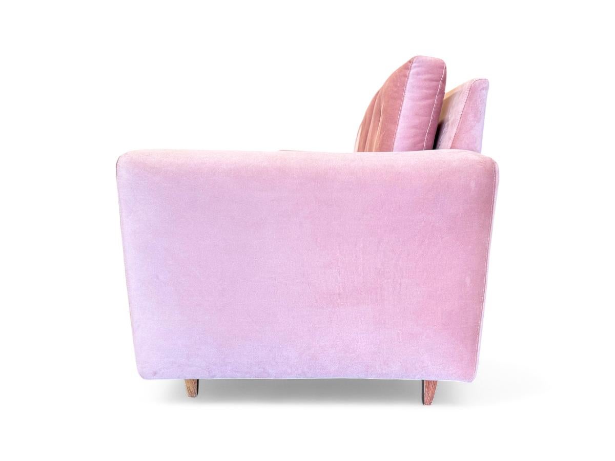 Brazilian Modern Sofa in Hardwood & Pink Velvet, Joaquim Tenreiro, 1960s For Sale 4