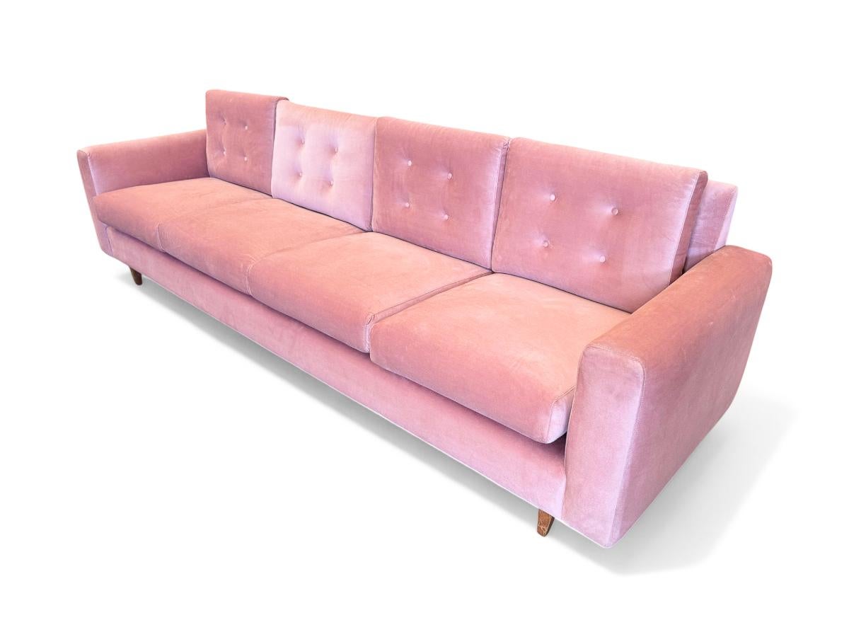 Brazilian Modern Sofa in Hardwood & Pink Velvet, Joaquim Tenreiro, 1960s For Sale 5