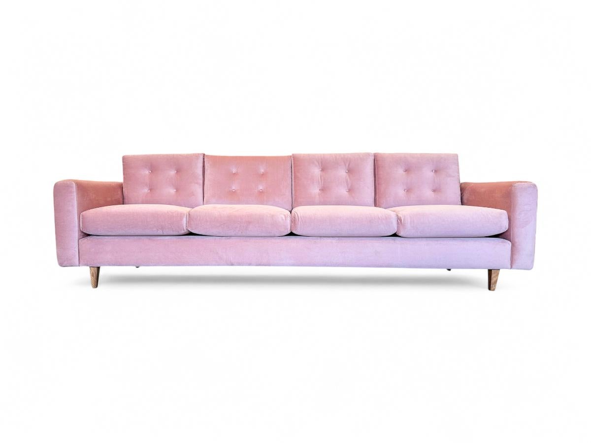 Mid-Century Modern Brazilian Modern Sofa in Hardwood & Pink Velvet, Joaquim Tenreiro, 1960s For Sale