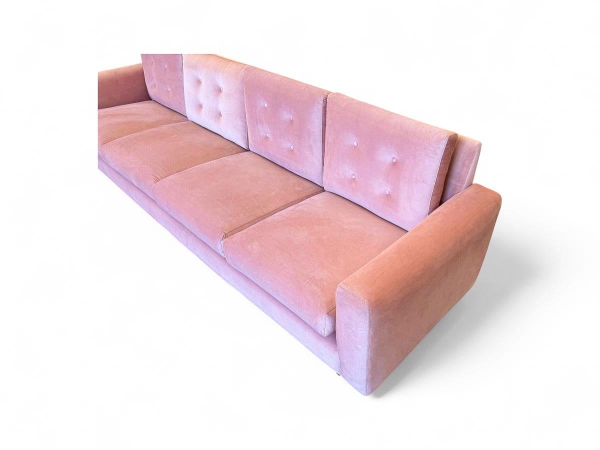 Brazilian Modern Sofa in Hardwood & Pink Velvet, Joaquim Tenreiro, 1960s For Sale 2