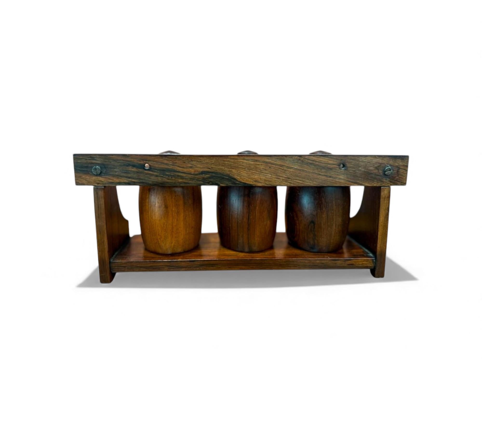 Porte-épices moderne brésilien avec 3 conteneurs en bois dur, Casa Finland, années 1960 Bon état - En vente à New York, NY