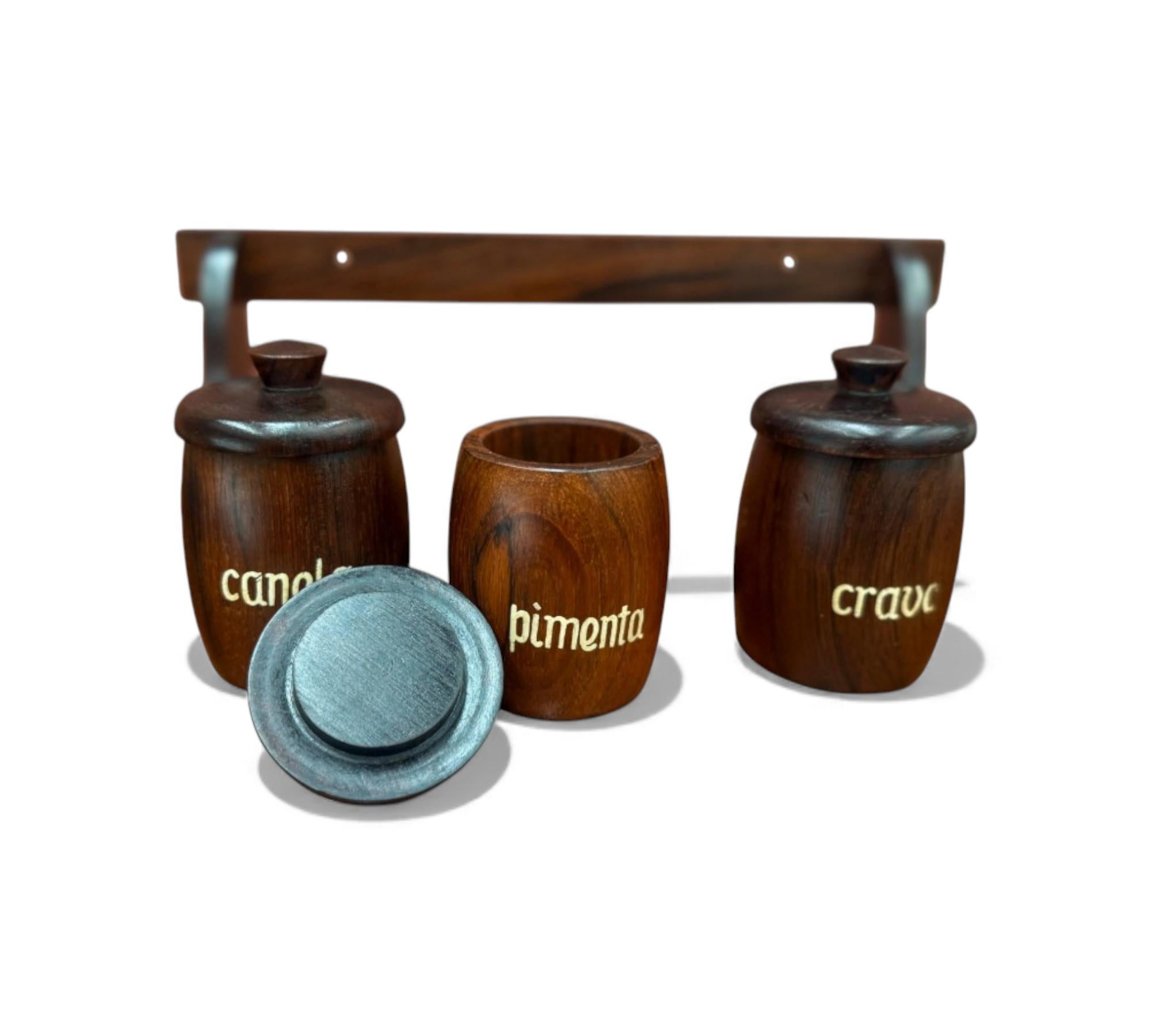 Porte-épices moderne brésilien avec 3 conteneurs en bois dur, Casa Finland, années 1960 en vente 1