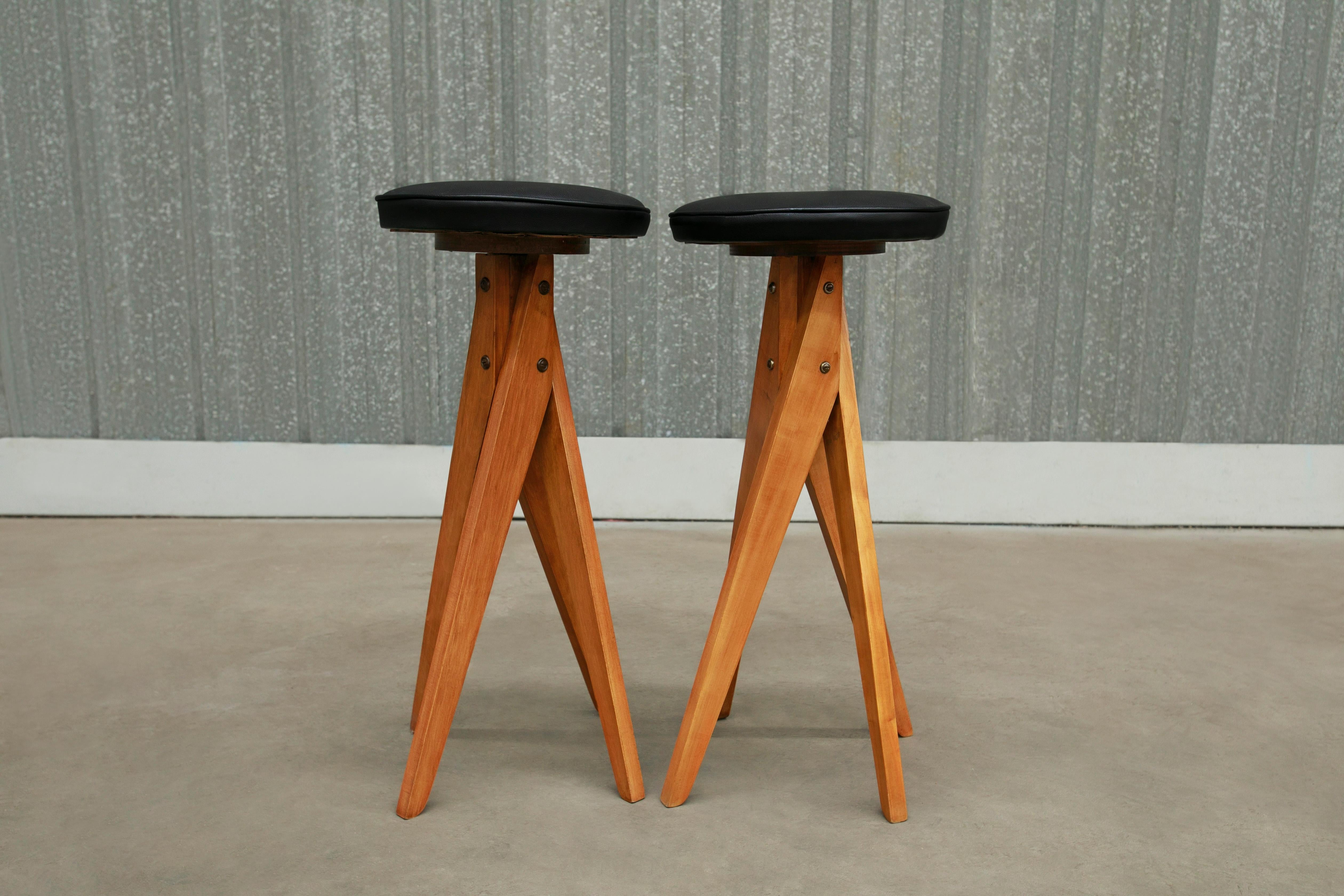 Available today, this Mid-Century Modern Stools in Hardwood designed by Jose Zanine Caldas for Moveis Artisticos Z, in the fifties are truly one of a kind!

The stools are made in Pau Marfim wood with a faux leather seat and sculpted legs.