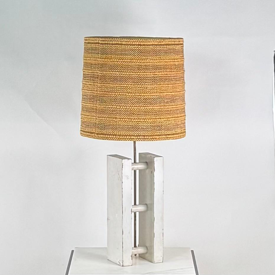 Lampe de table moderne brésilienne de Celina Decorações avec abat-jour tissé de Maria Kipp en vente 1